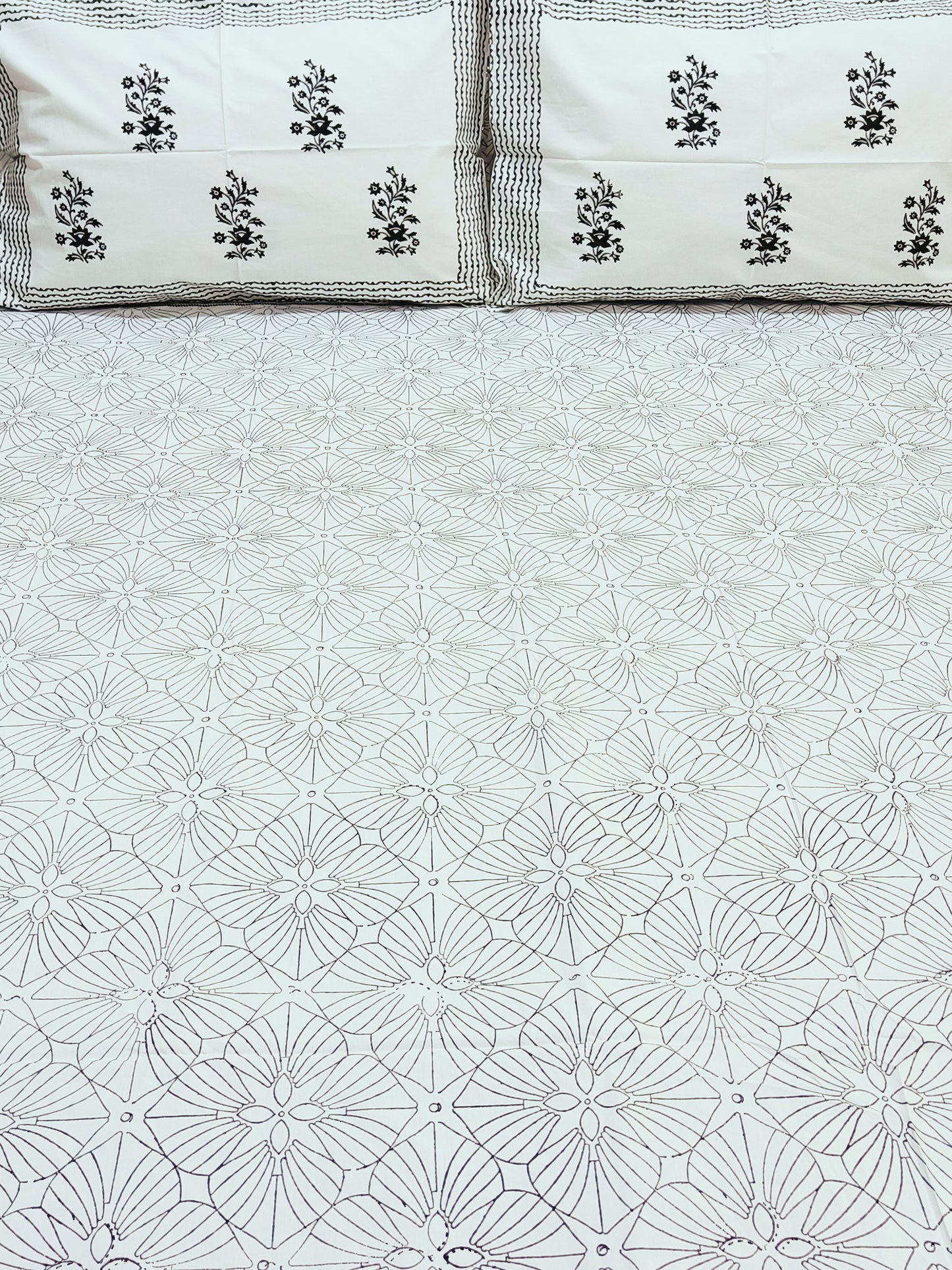 Bedsheet With King Size Pillow Cases