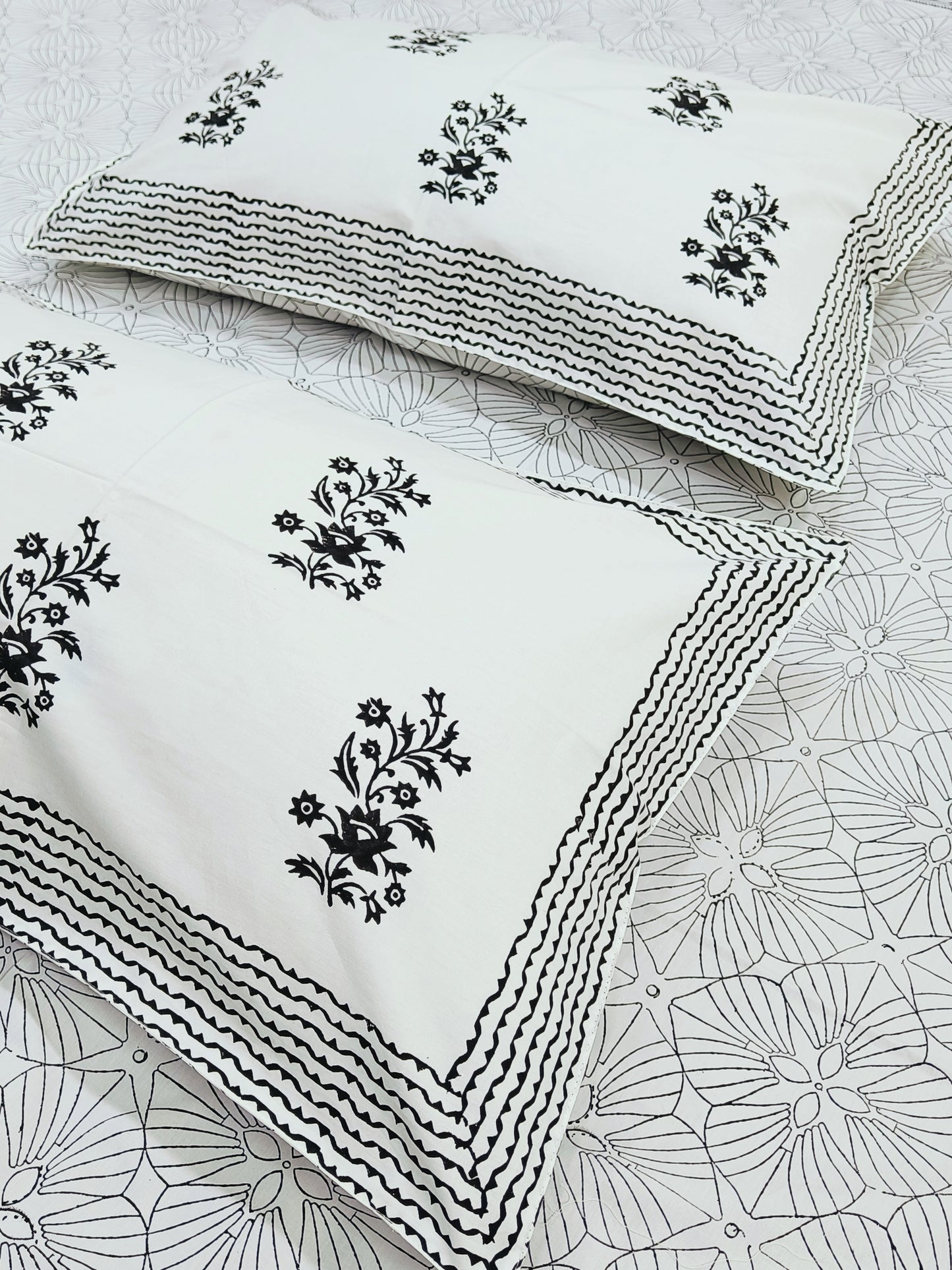 Bedsheet With King Size Pillow Cases