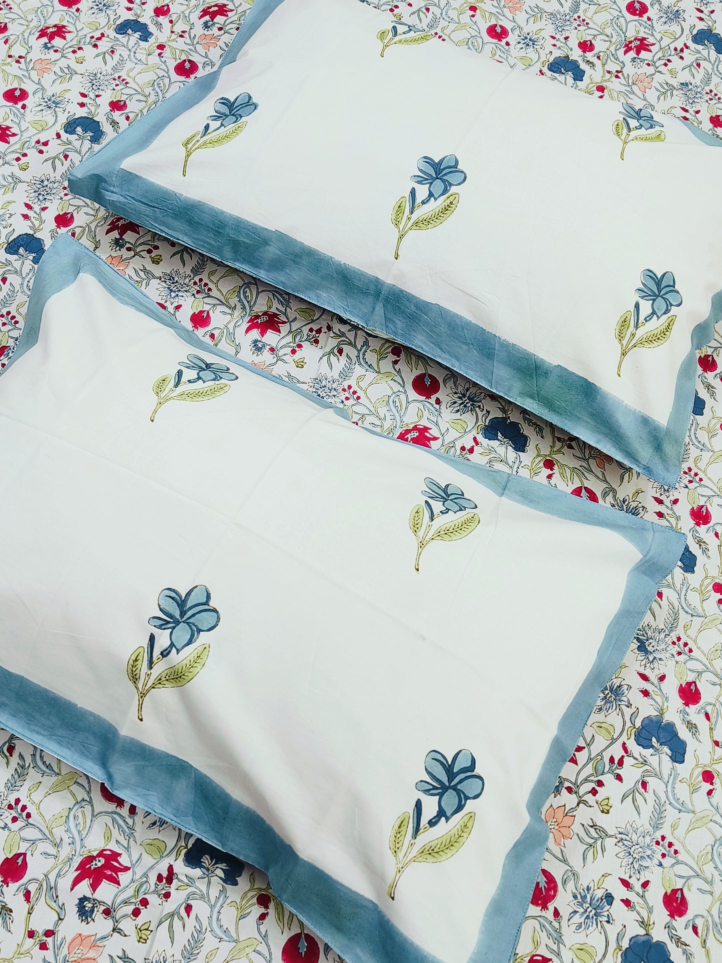 Bedsheet With King Size Pillow Cases