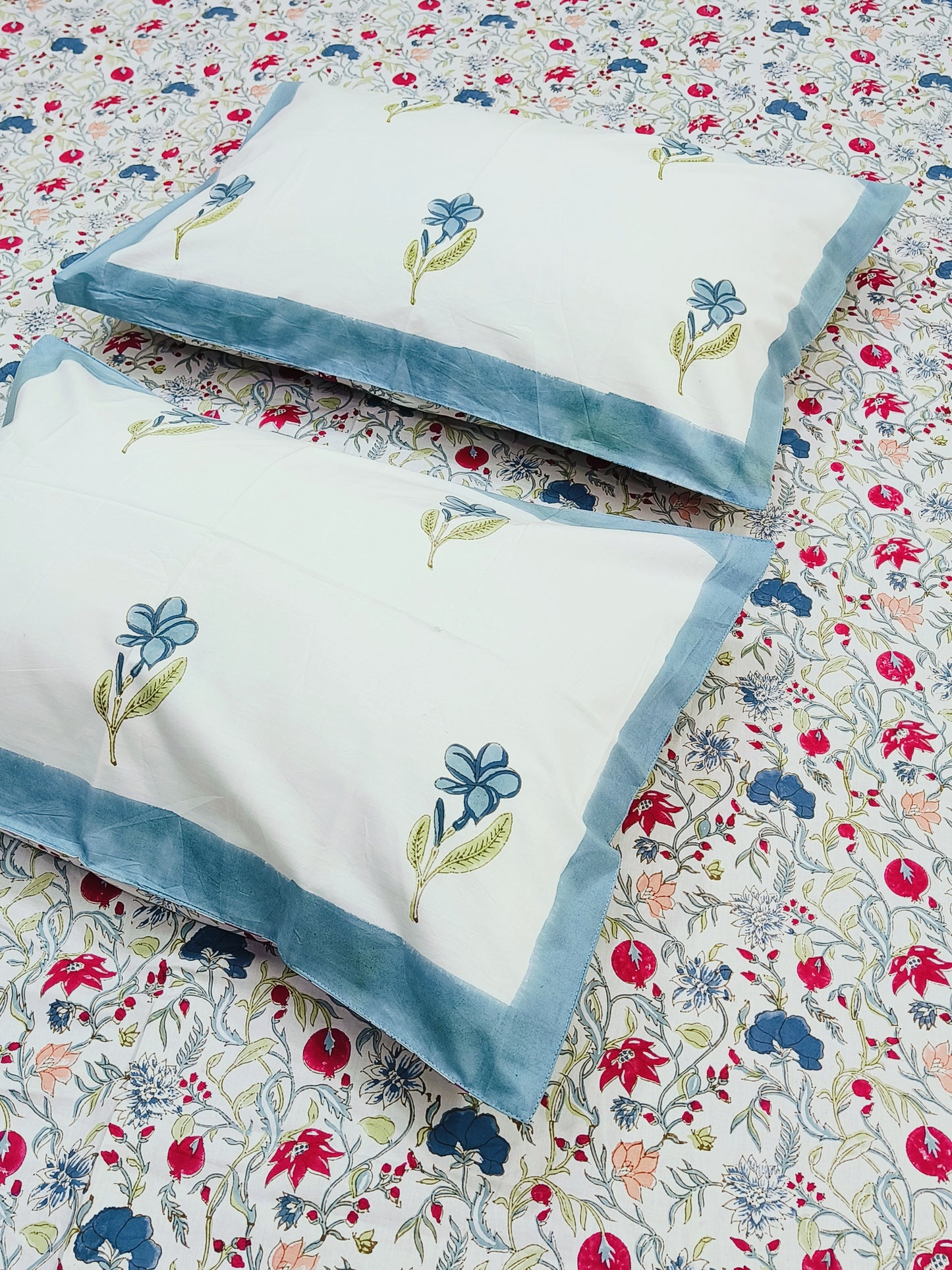 Bedsheet With King Size Pillow Cases