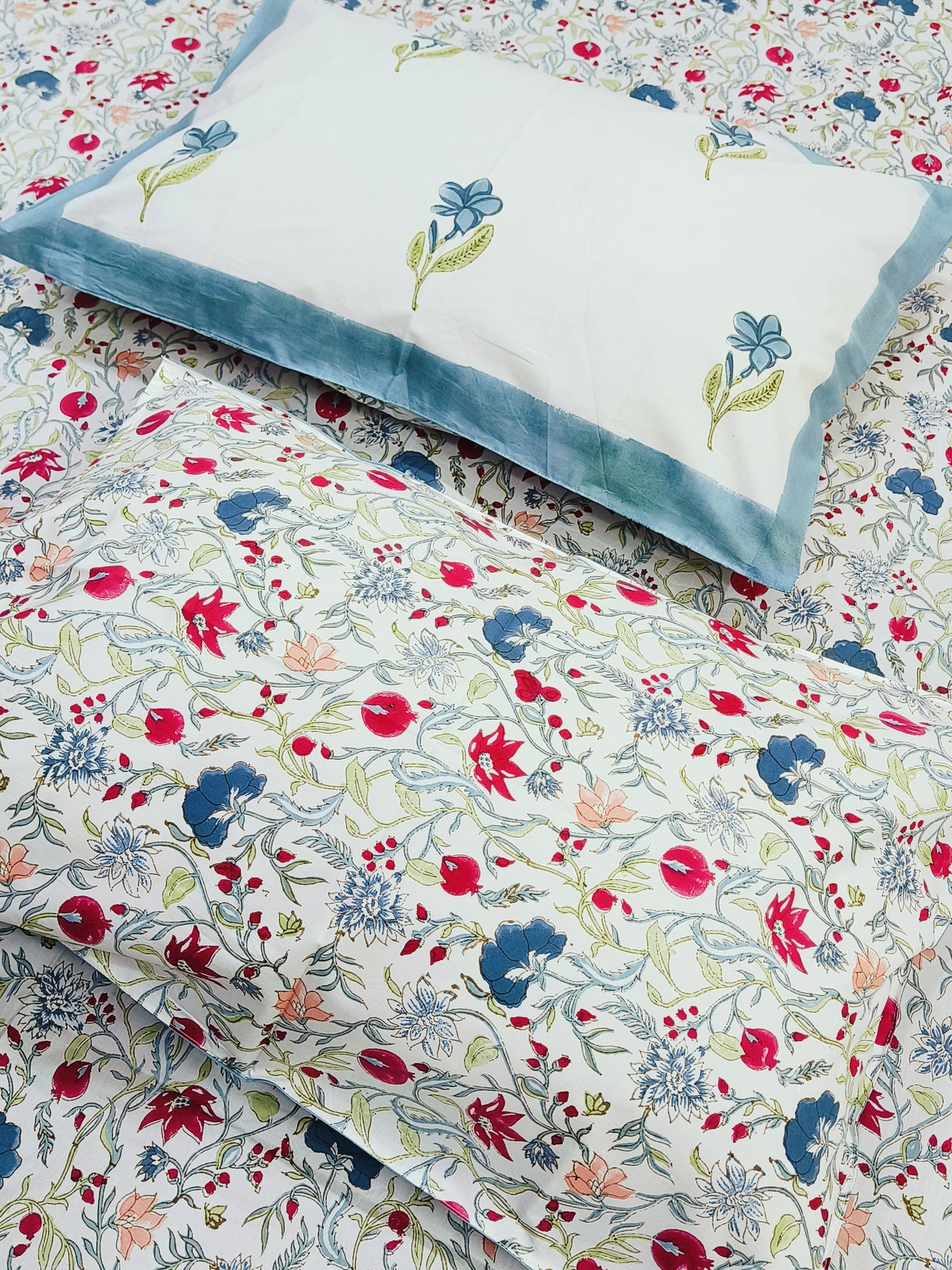 Bedsheet With King Size Pillow Cases