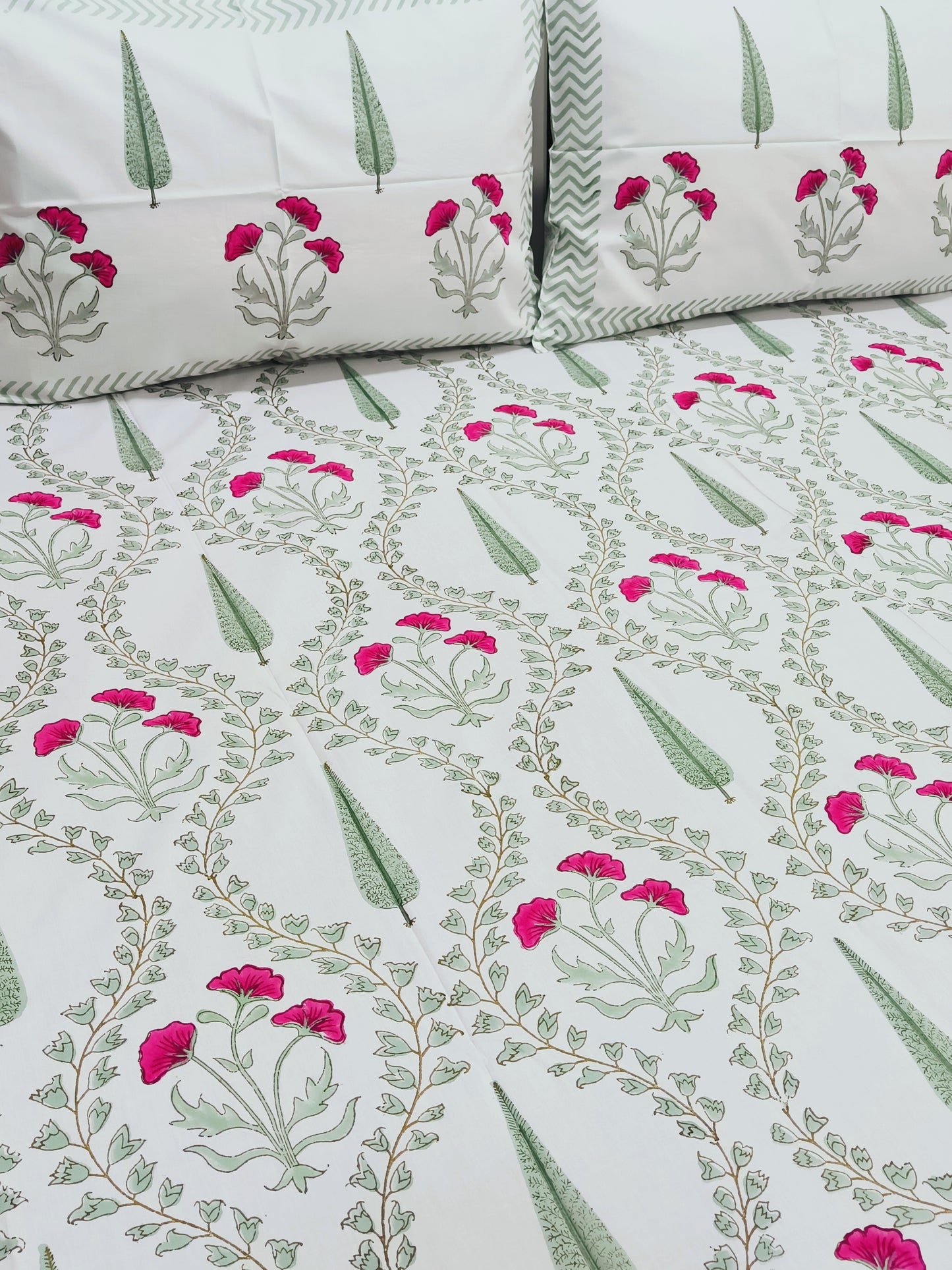 Bedsheet With King Size Pillow Cases