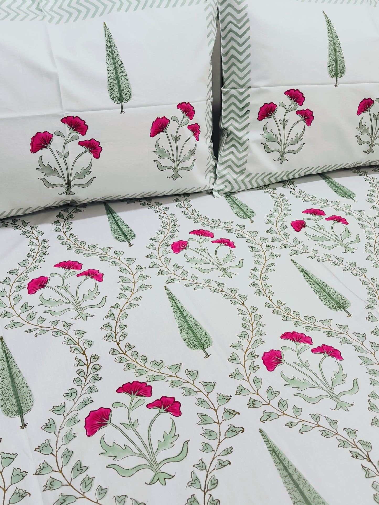 Bedsheet With King Size Pillow Cases