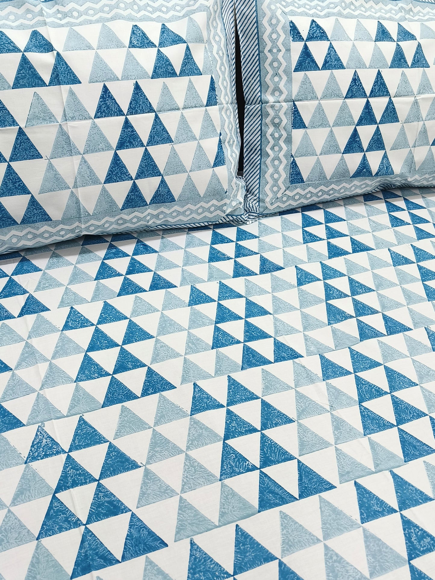 Bedsheet With King Size Pillow Cases
