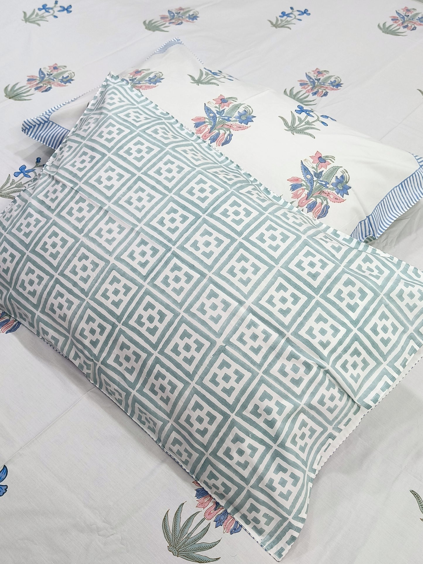 Bedsheet With King Size Pillow Cases