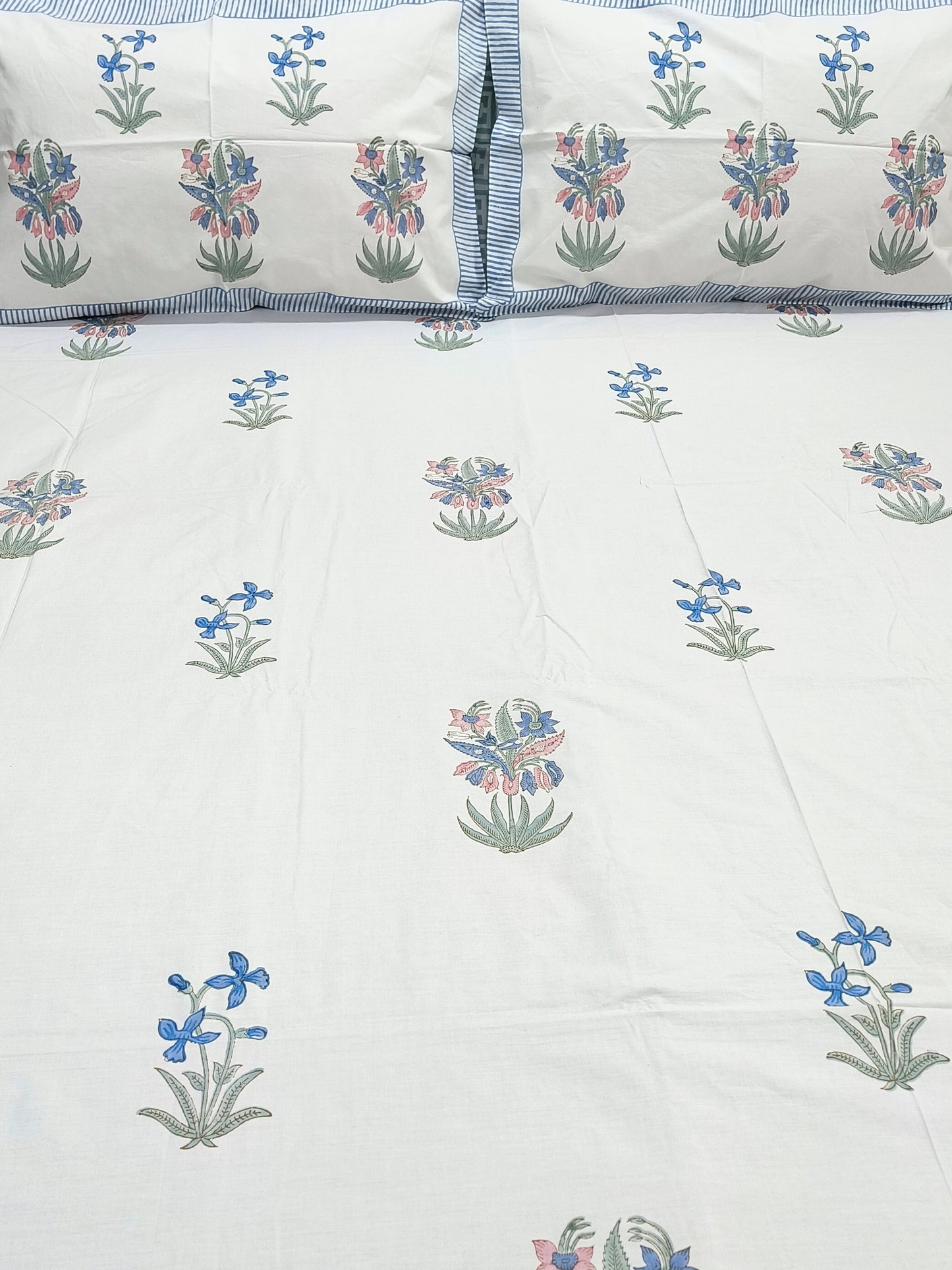 Bedsheet With King Size Pillow Cases
