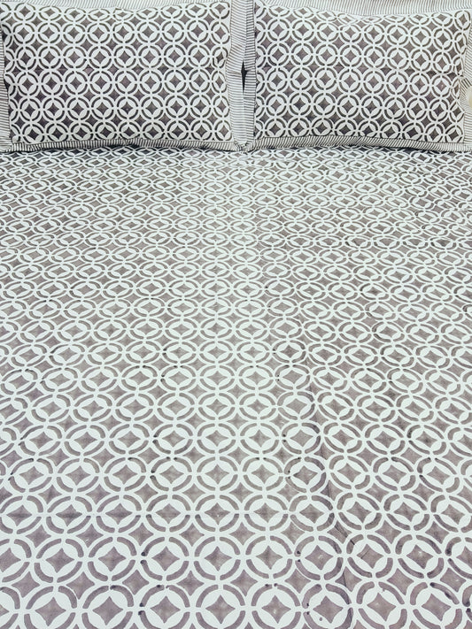 Bedsheet With King Size Pillow Cases