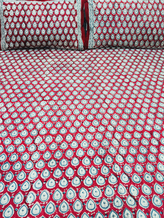Bedsheet With King Size Pillow Cases