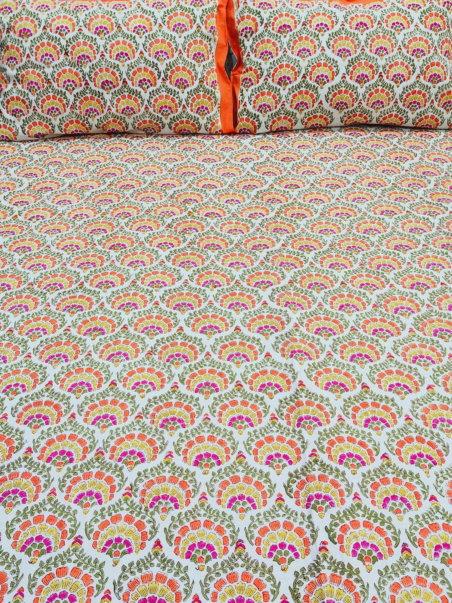 Bedsheet With King Size Pillow Cases