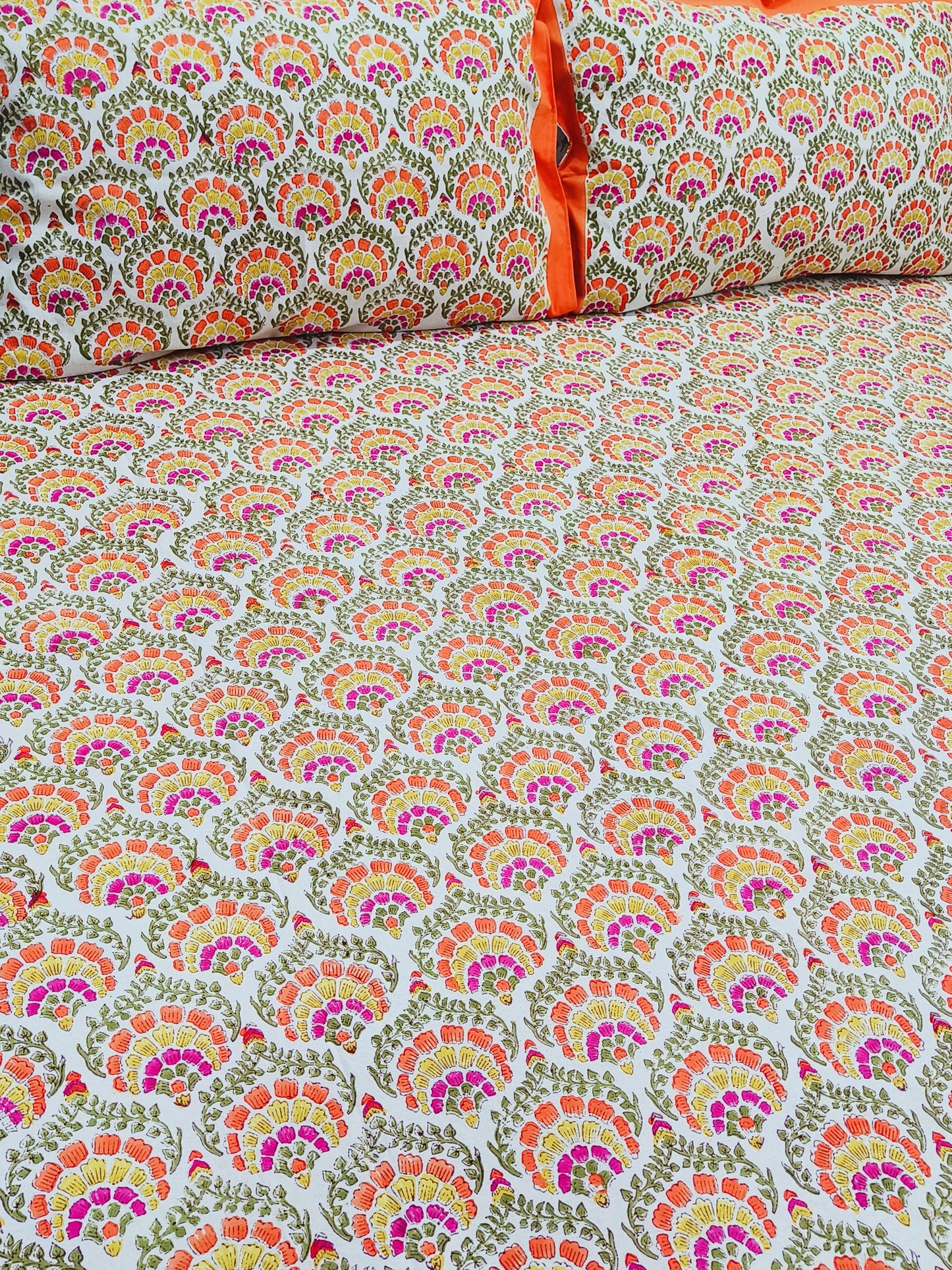 Bedsheet With King Size Pillow Cases