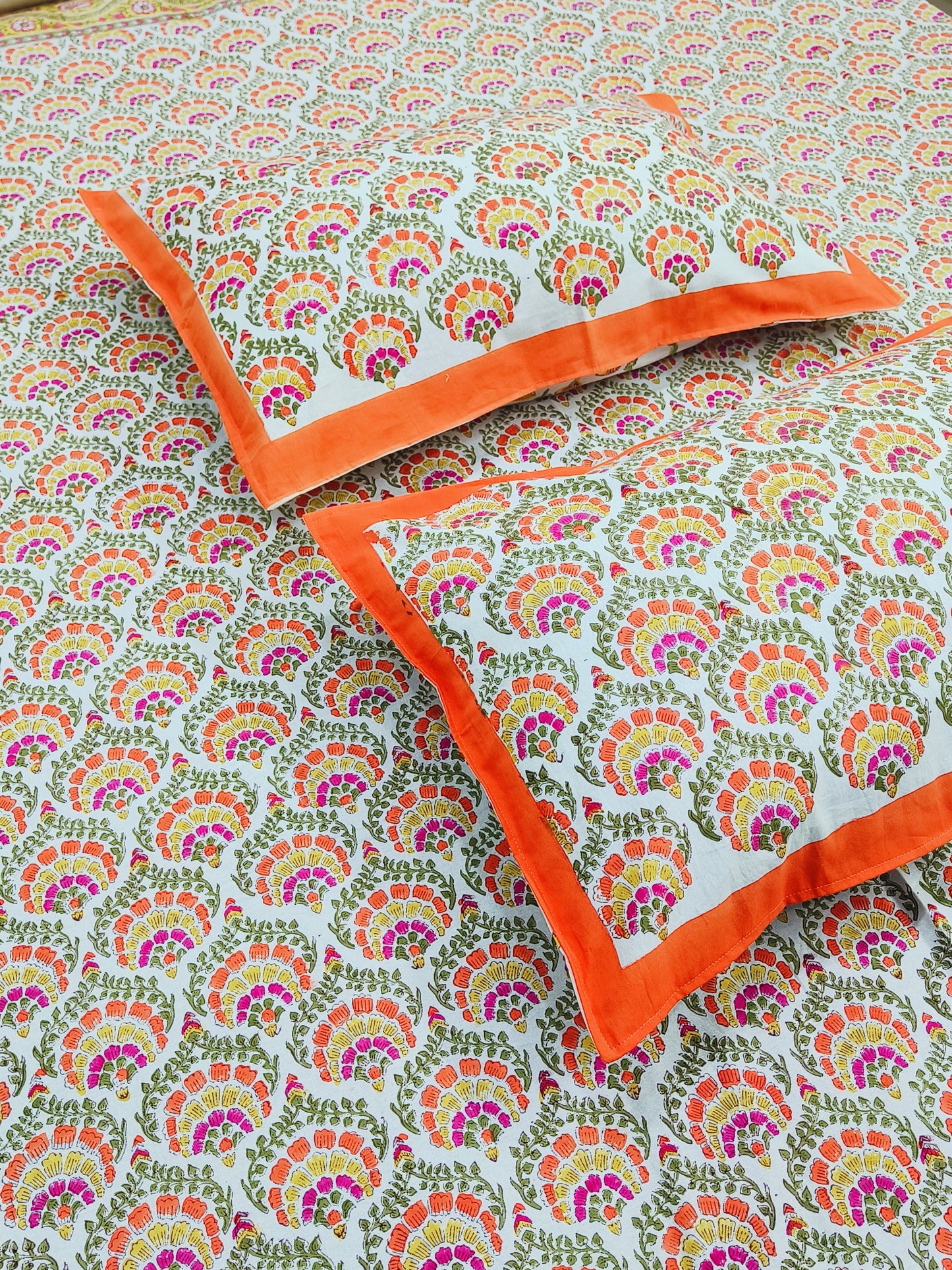 Bedsheet With King Size Pillow Cases