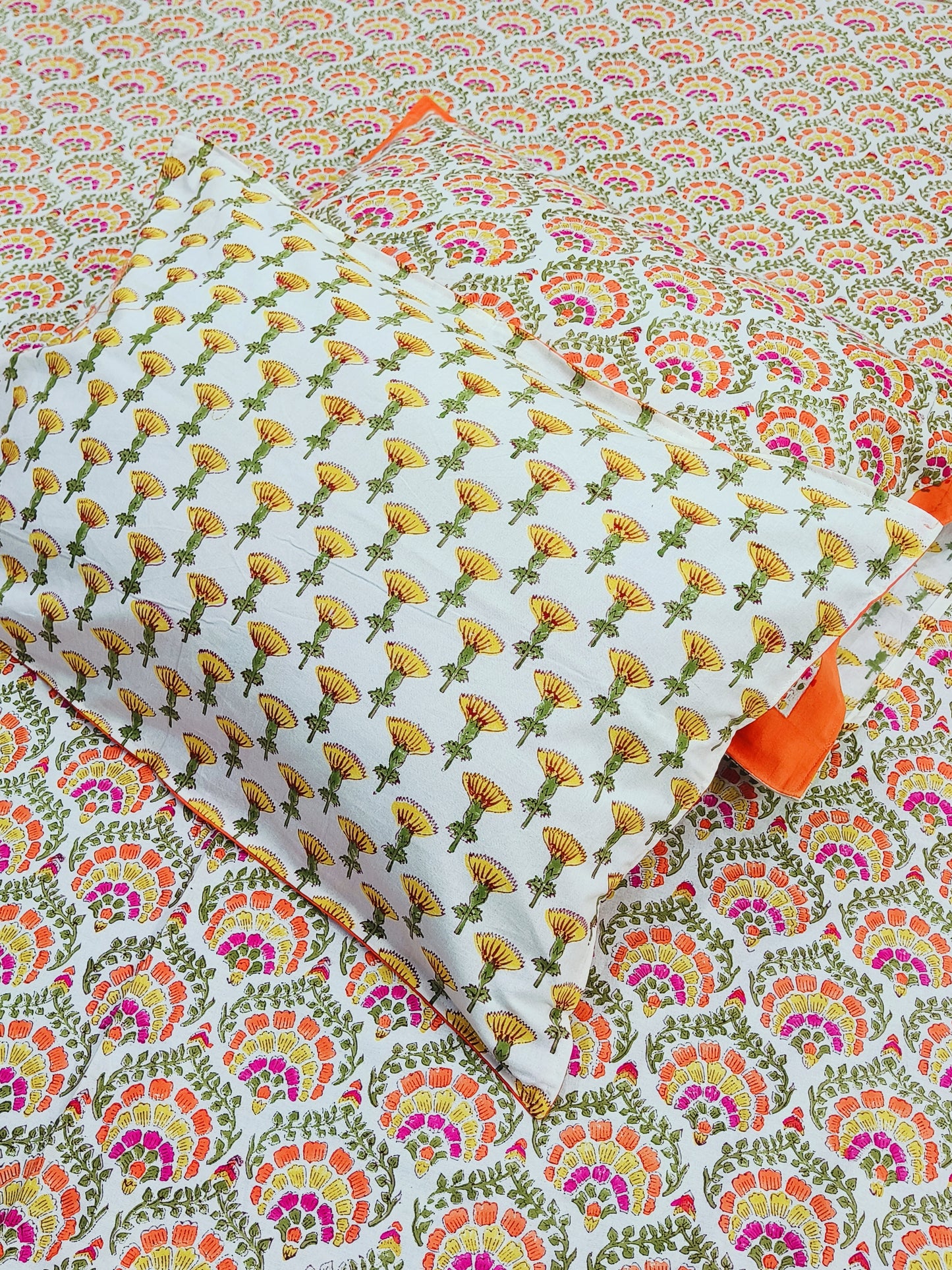 Bedsheet With King Size Pillow Cases