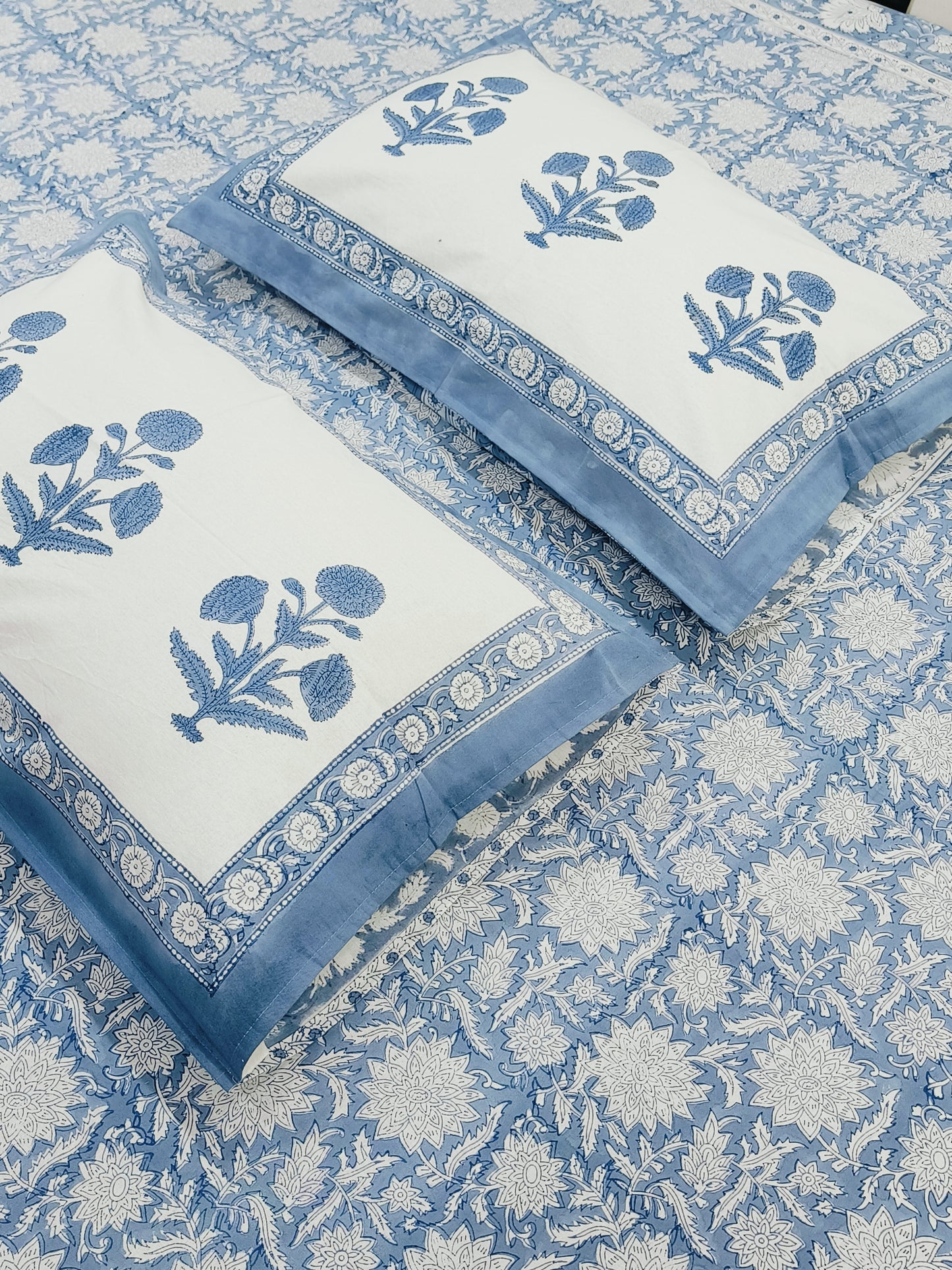 Bedsheet With King Size Pillow Cases