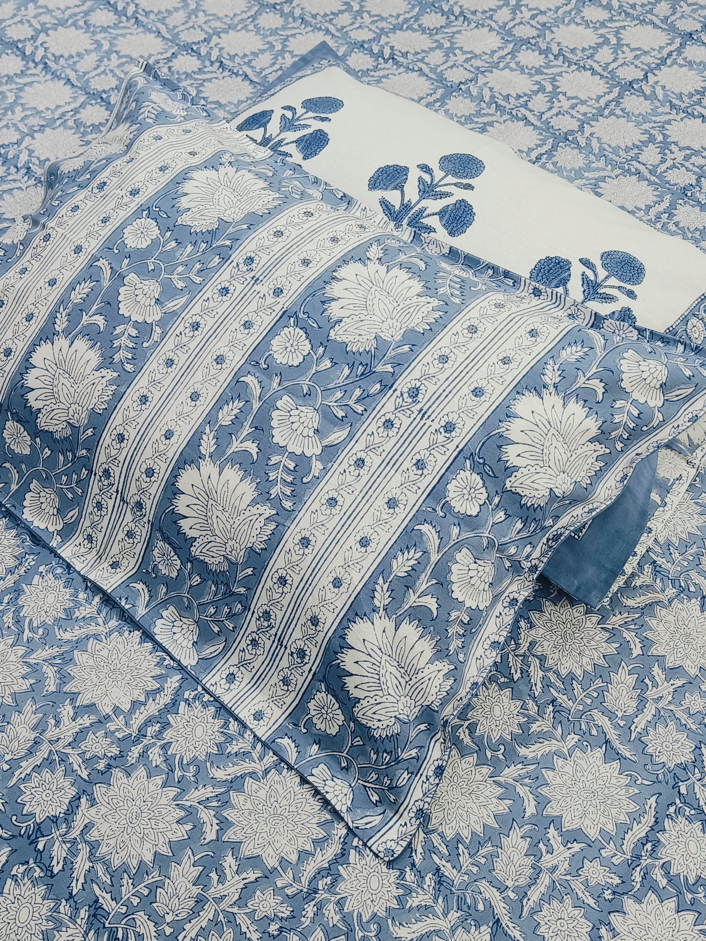 Bedsheet With King Size Pillow Cases