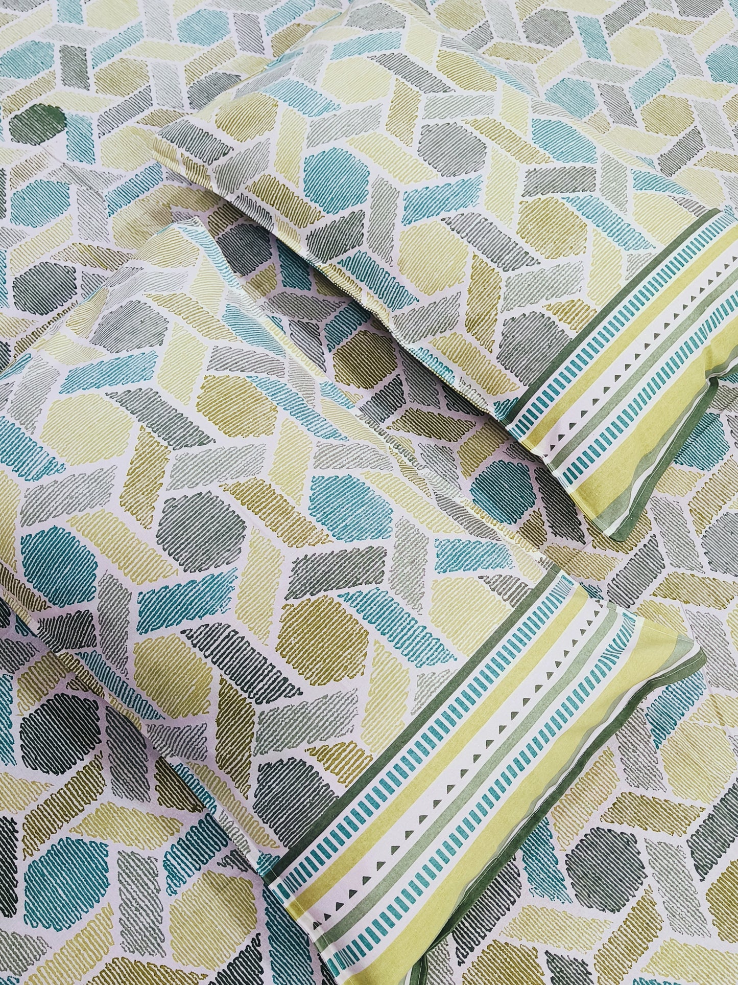FRESH ARRIVALS Gulbahaar King Size Bedsheets(Dispatch Time 24 Hours)