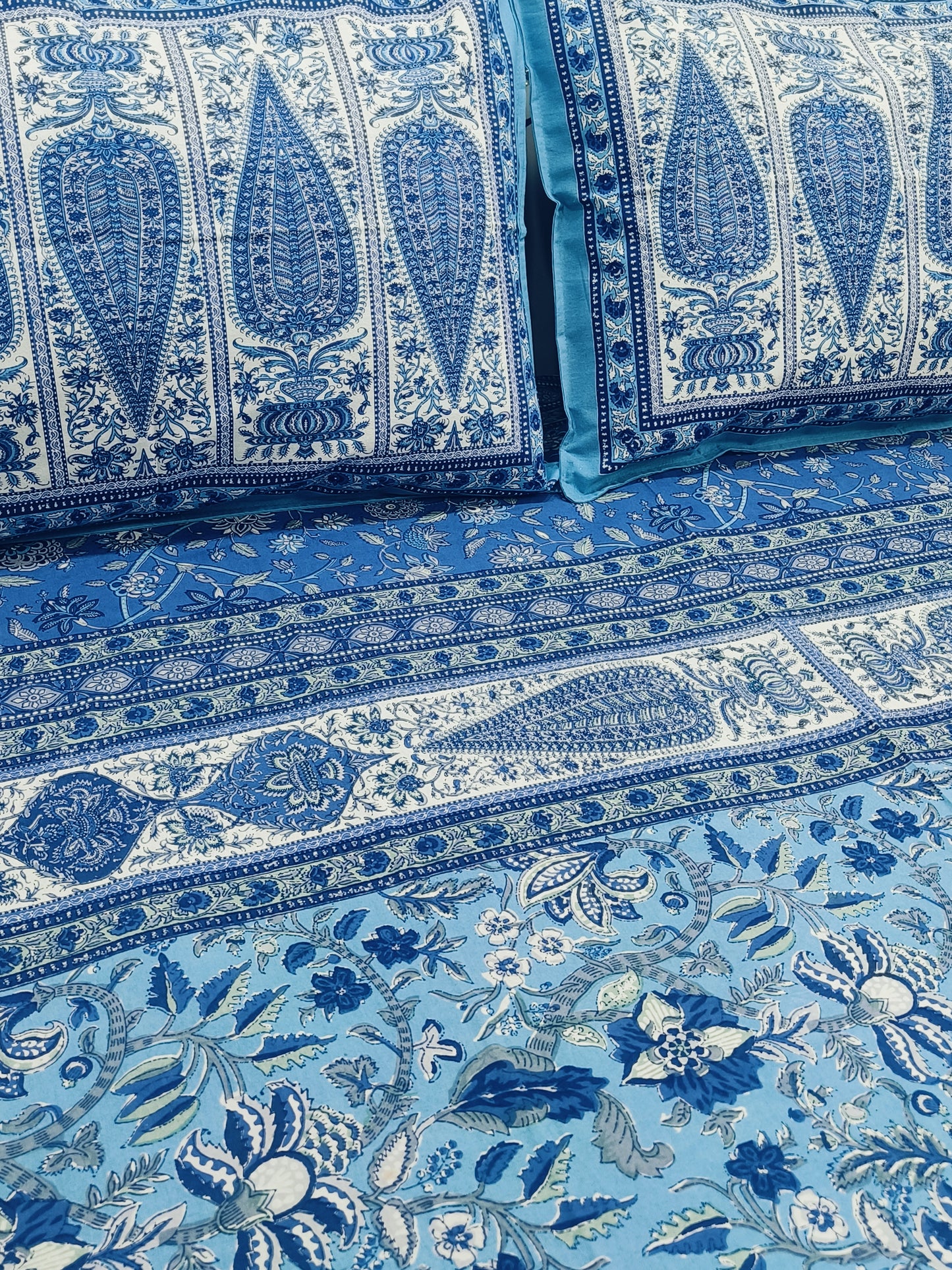 Bedsheet With King Size Pillow Cases