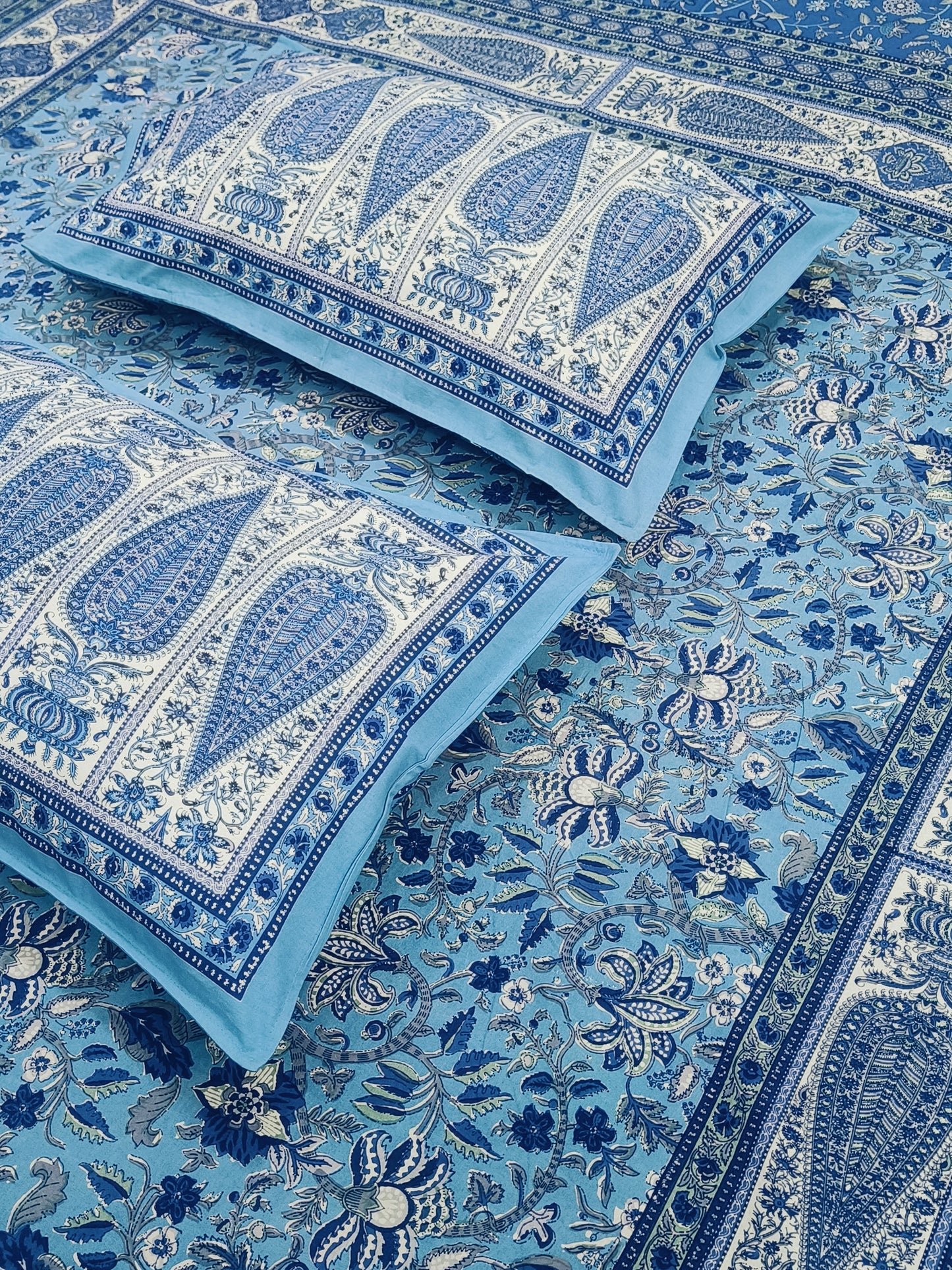 Bedsheet With King Size Pillow Cases