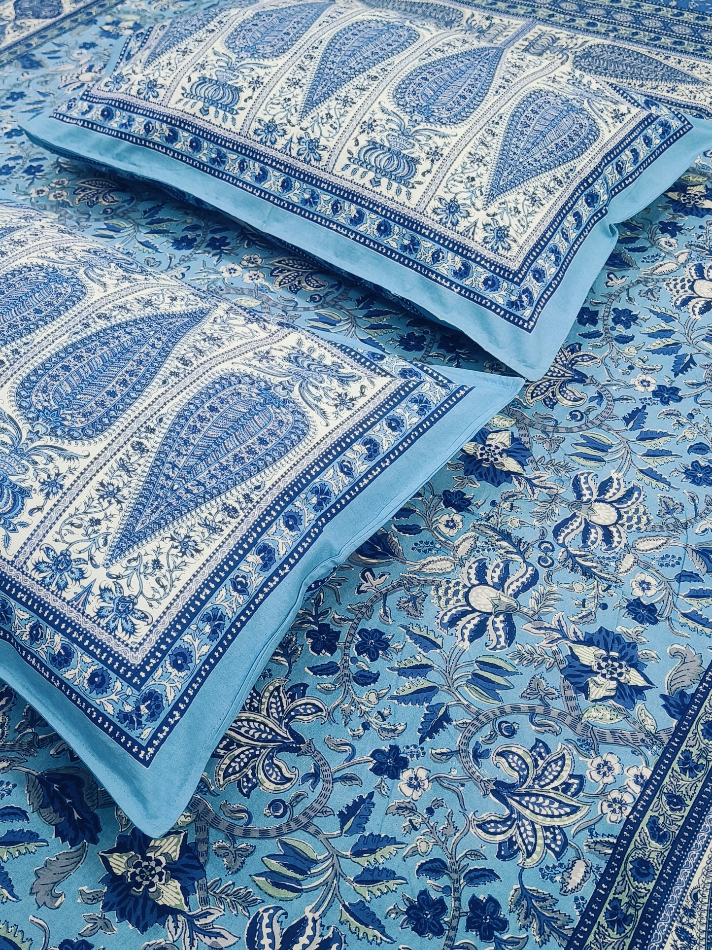 Bedsheet With King Size Pillow Cases