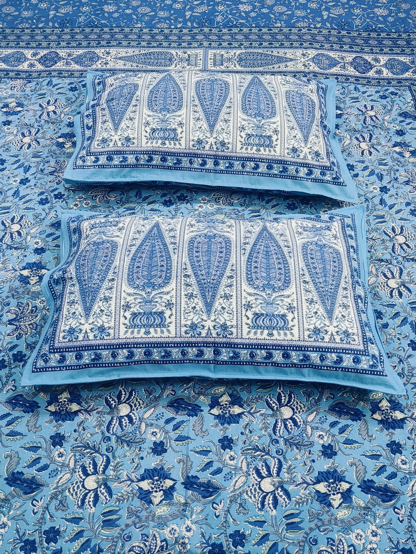 Bedsheet With King Size Pillow Cases