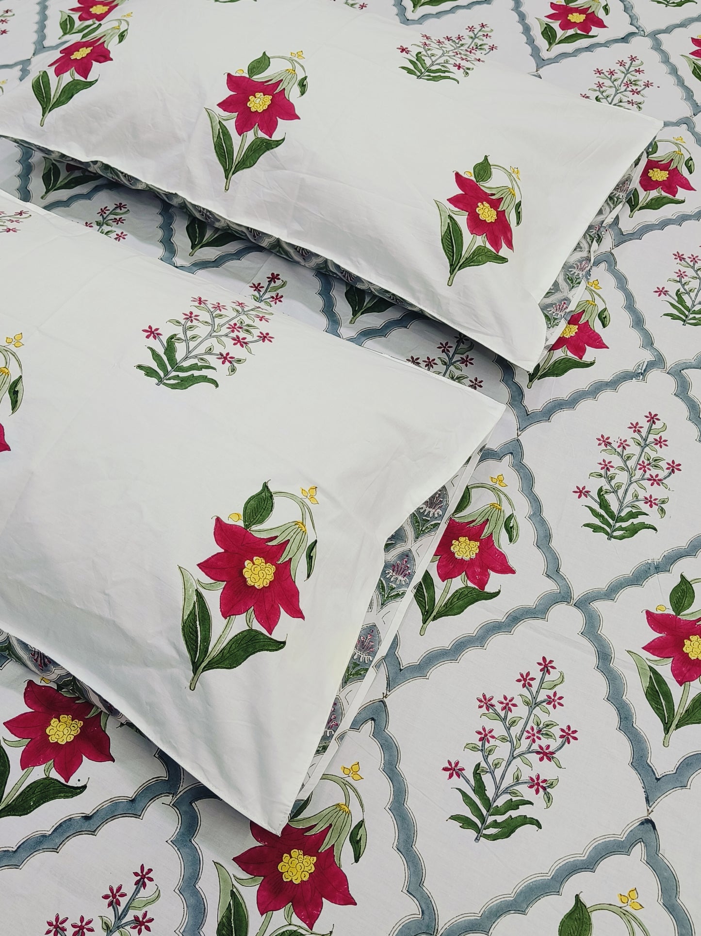 Bedsheet With King Size Pillow Cases