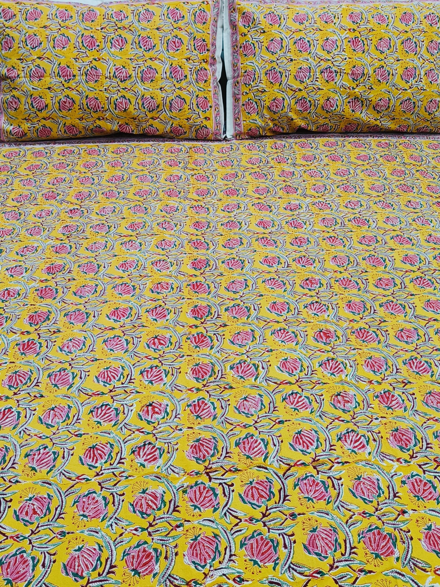 Bedsheet With King Size Pillow Cases