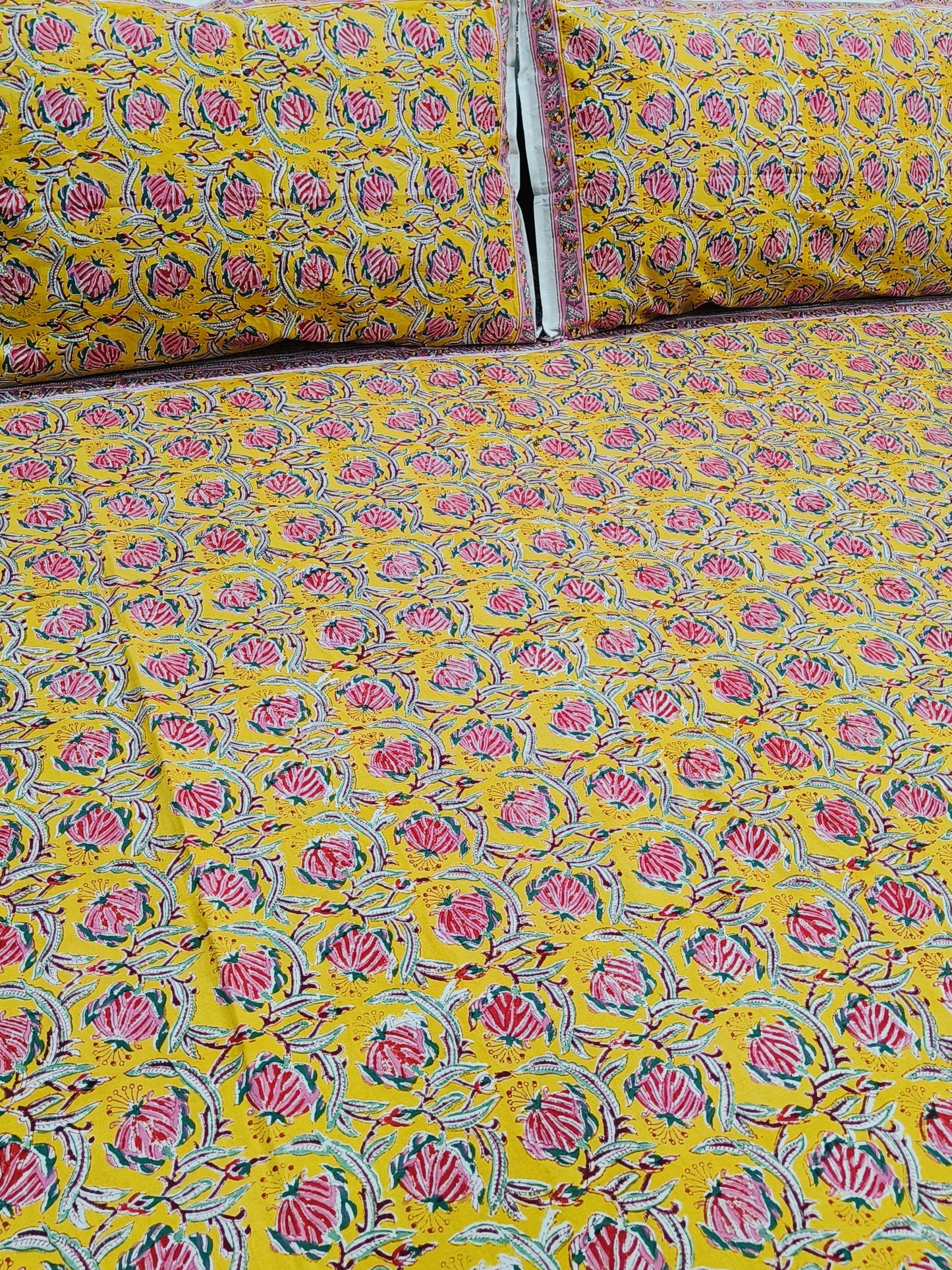 Bedsheet With King Size Pillow Cases