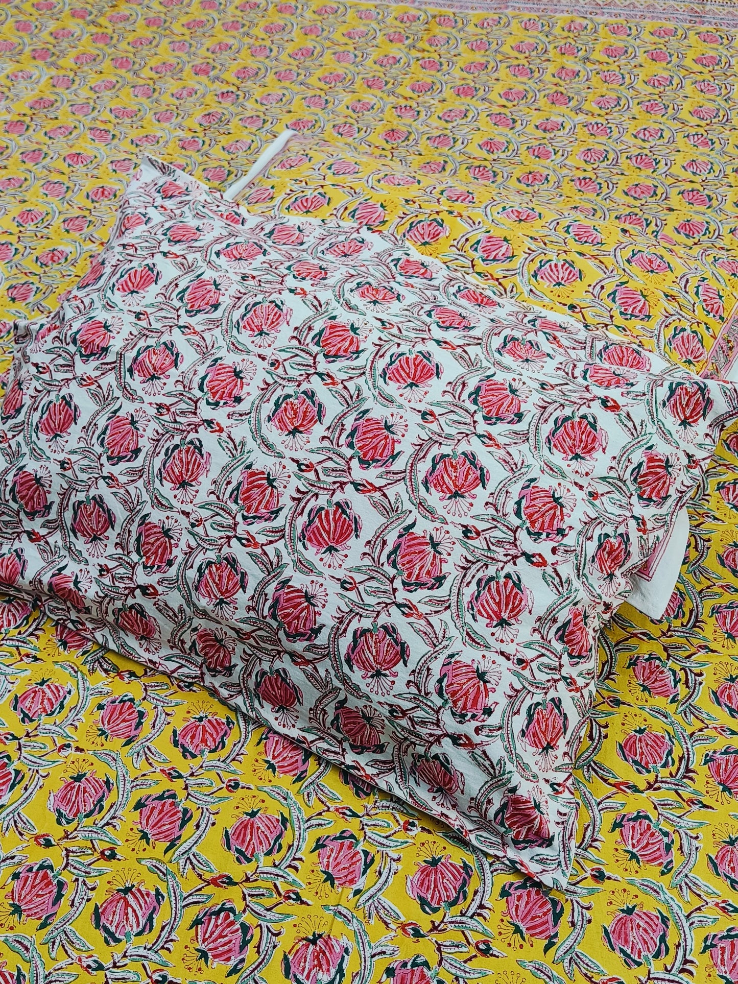 Bedsheet With King Size Pillow Cases