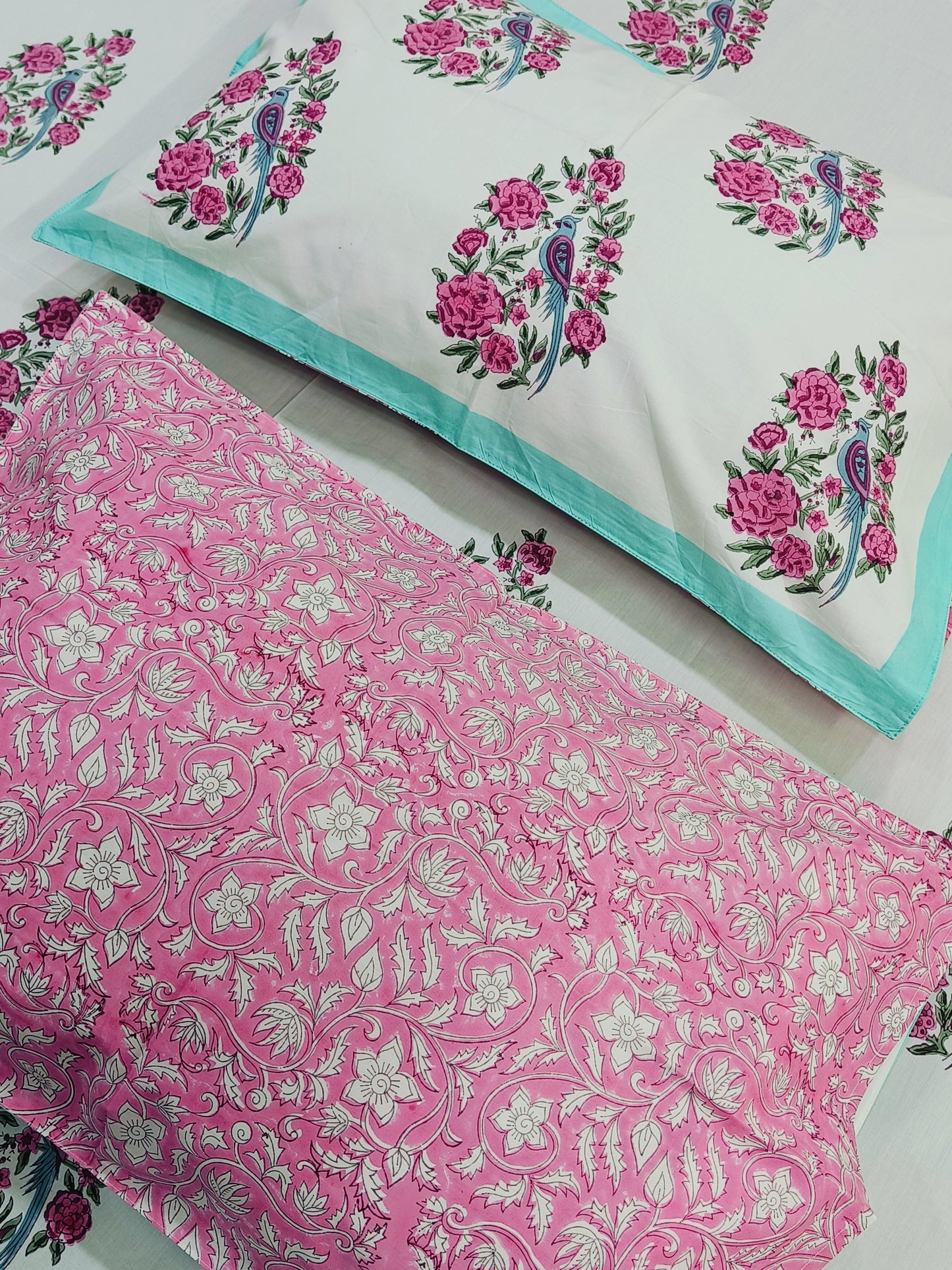 Bedsheet With King Size Pillow Cases