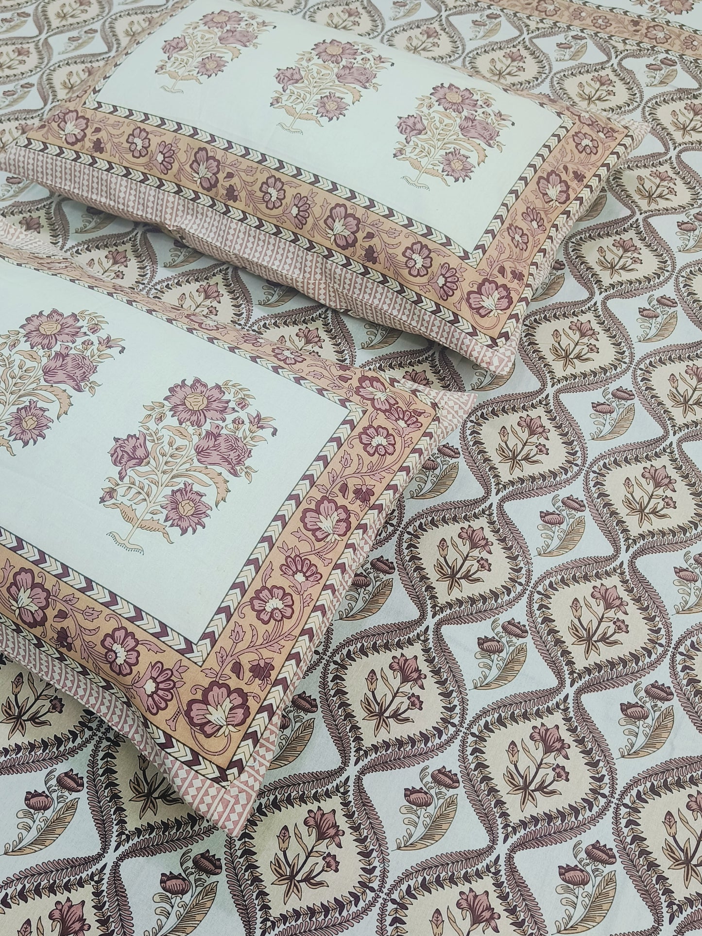 Bedsheet With King Size Pillow Cases