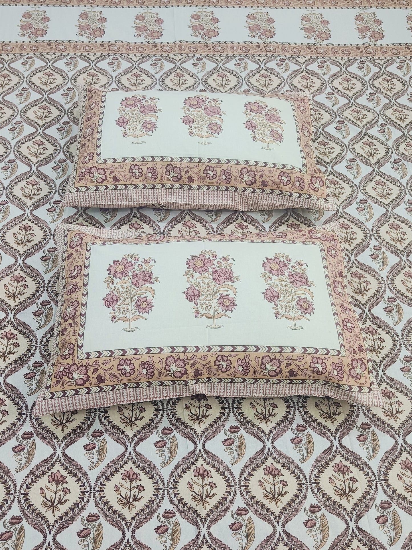 Bedsheet With King Size Pillow Cases