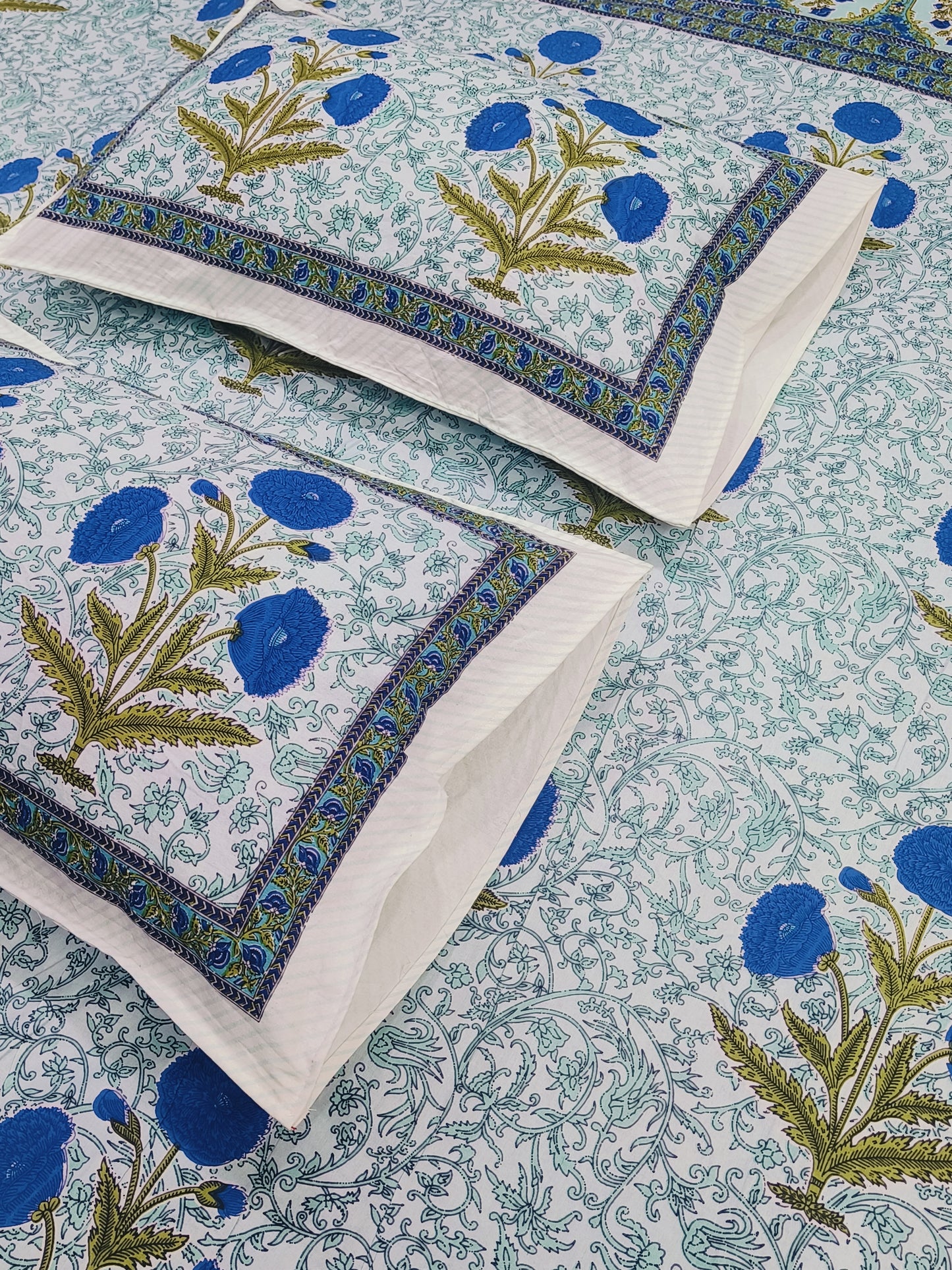 Bedsheet With King Size Pillow Cases