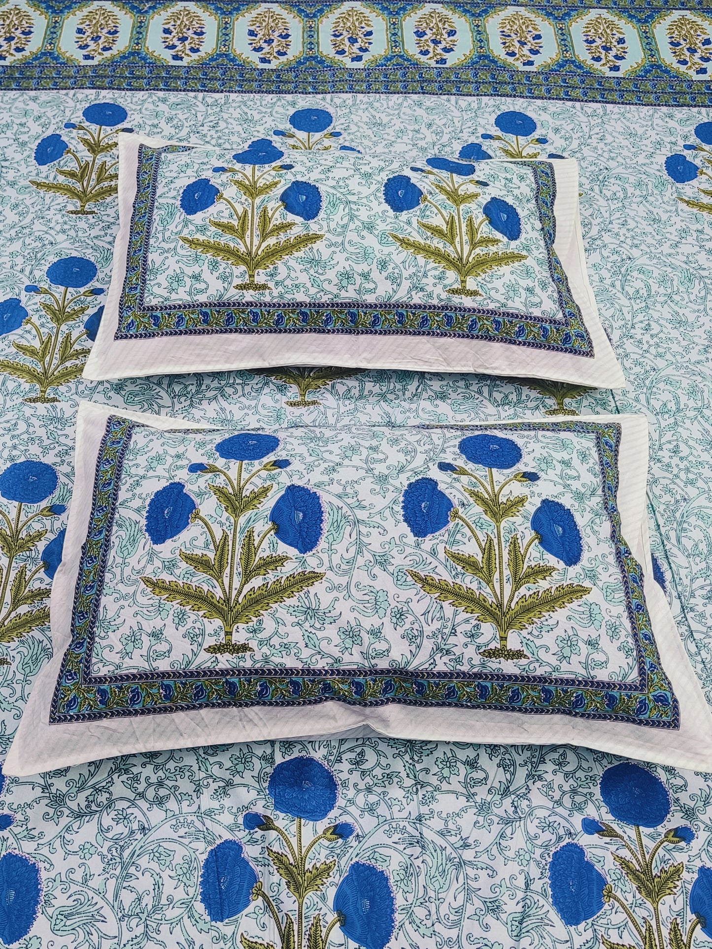 Bedsheet With King Size Pillow Cases