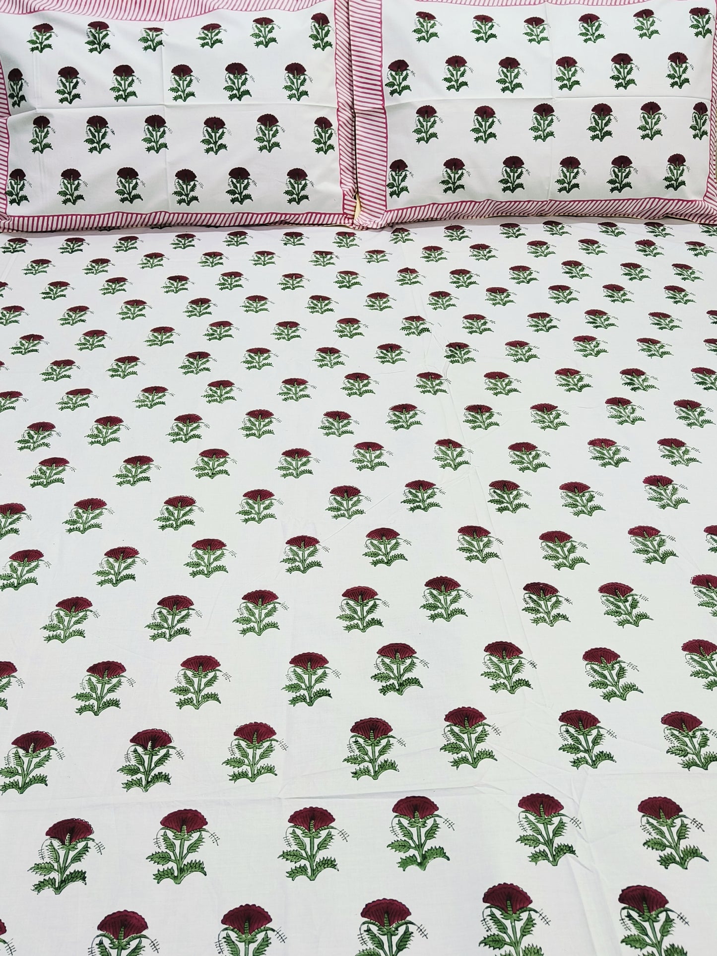 Bedsheet With King Size Pillow Cases