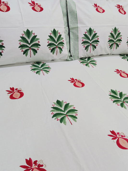 Bedsheet With King Size Pillow Cases