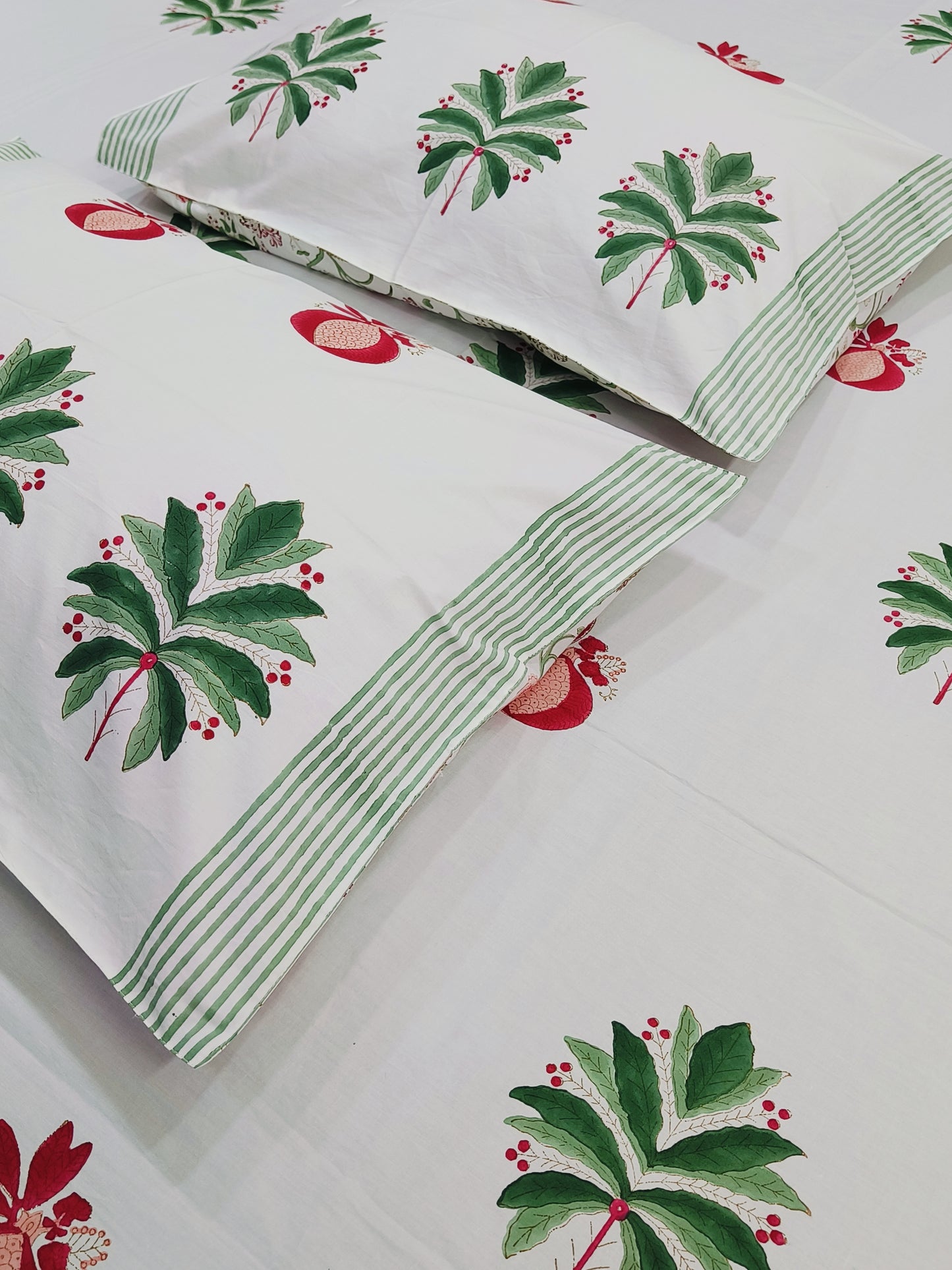 Bedsheet With King Size Pillow Cases