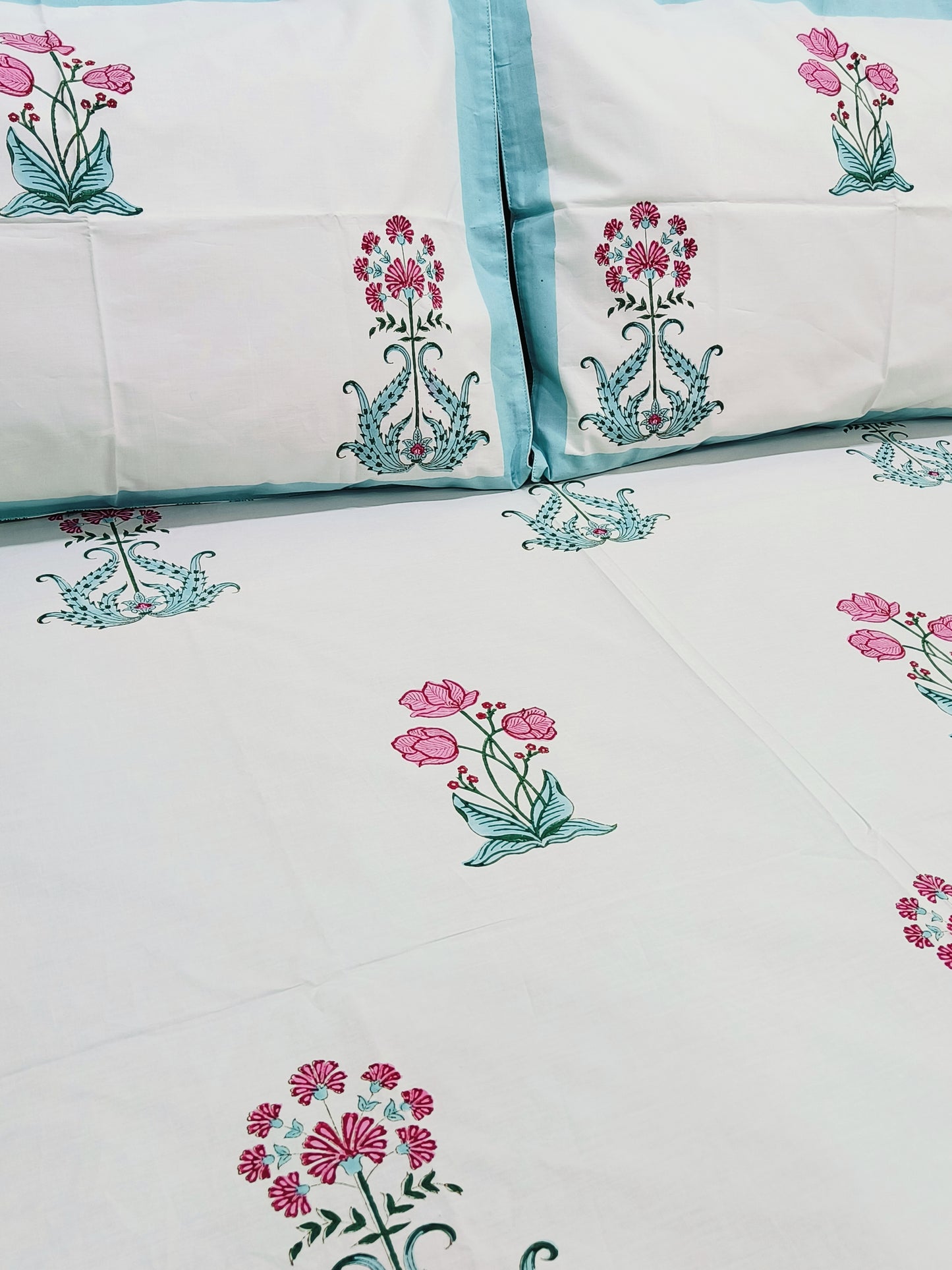 Bedsheet With King Size Pillow Cases