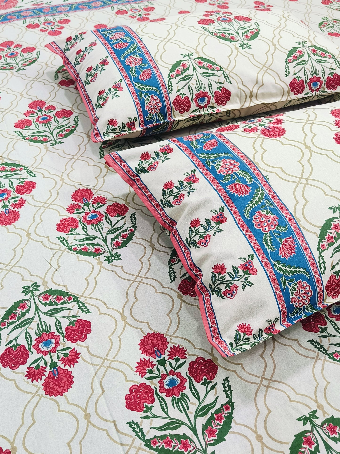 Bedsheet With King Size Pillow Cases
