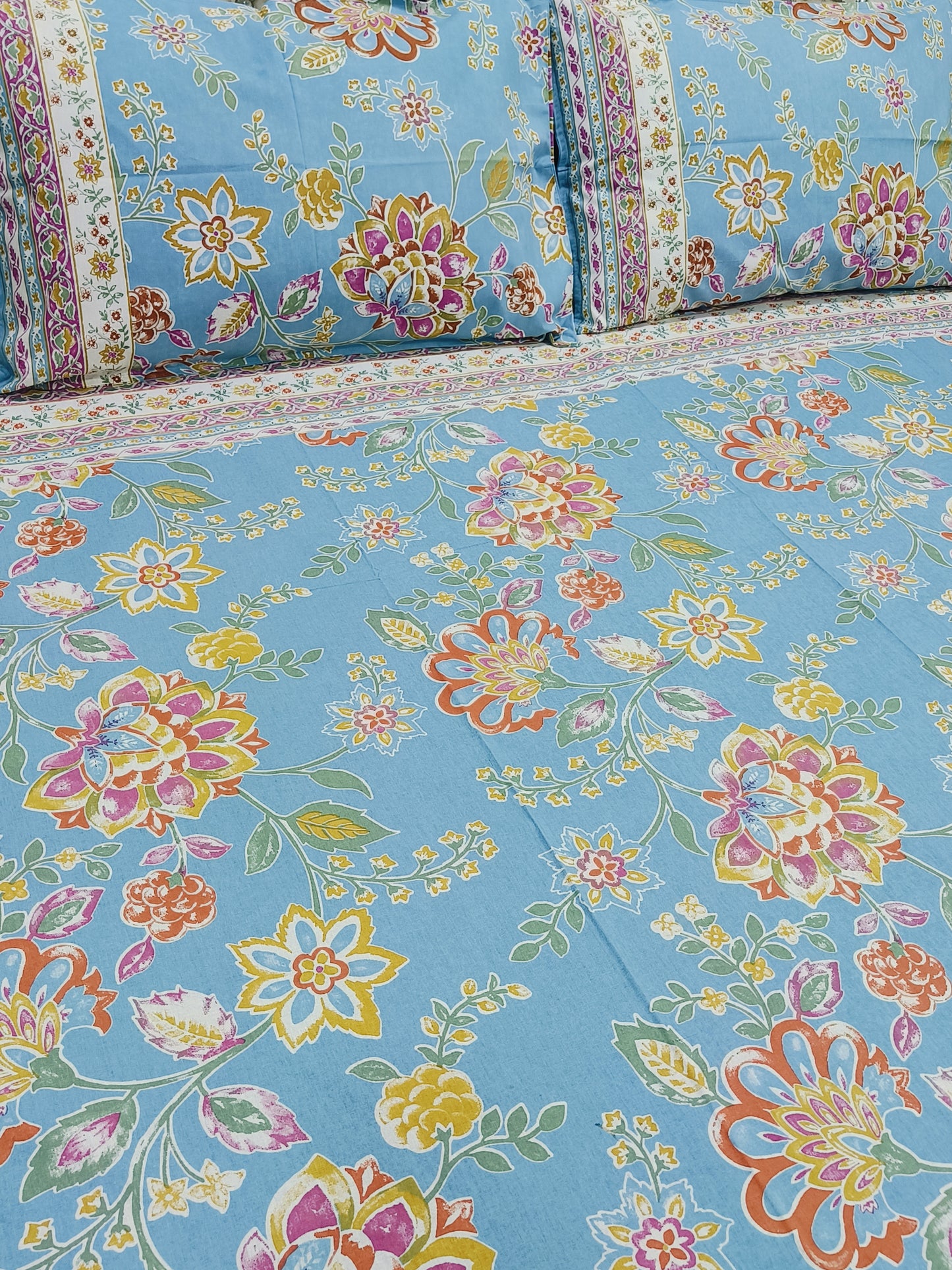 Bedsheet With King Size Pillow Cases