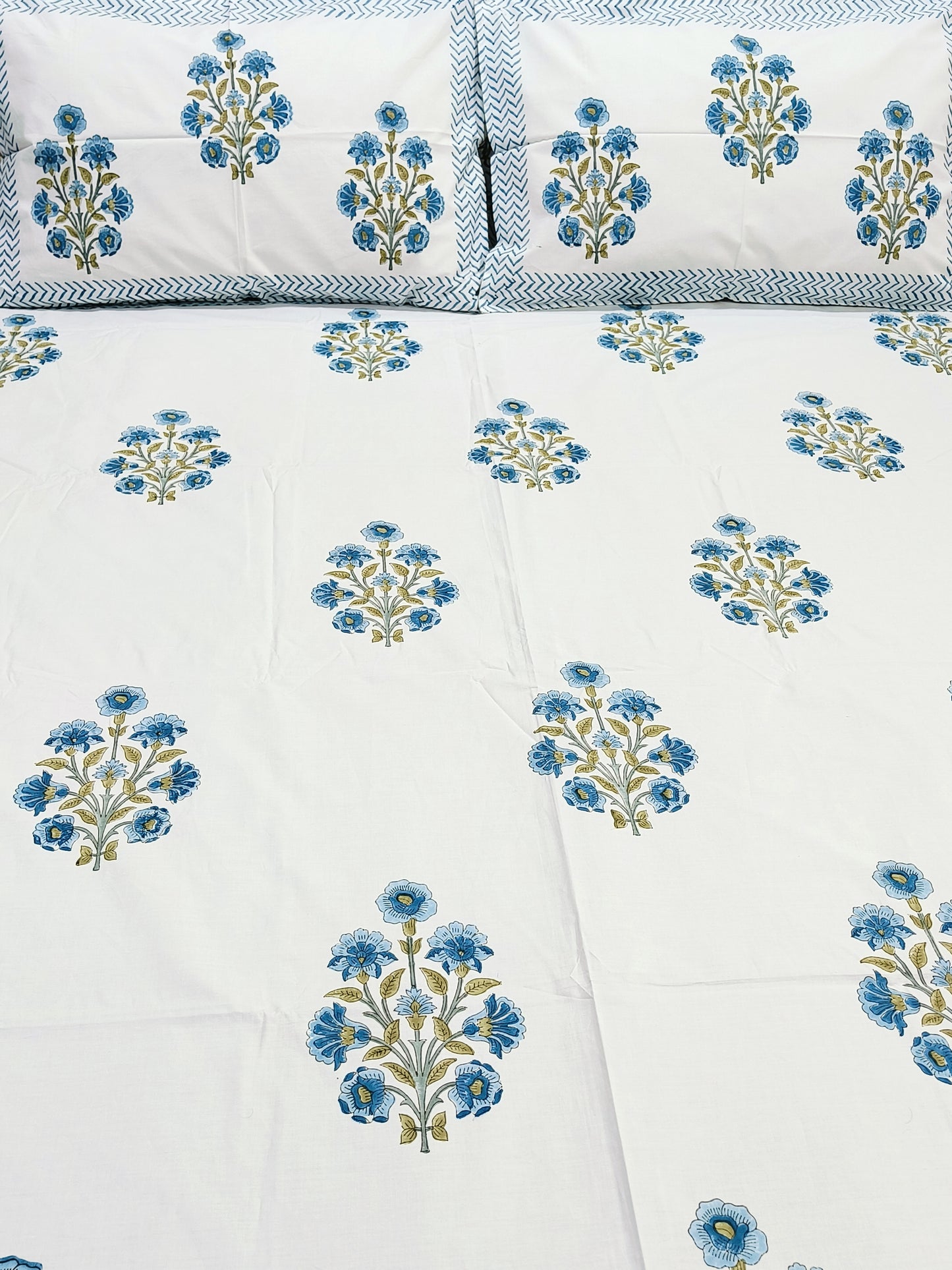 Bedsheet With King Size Pillow Cases