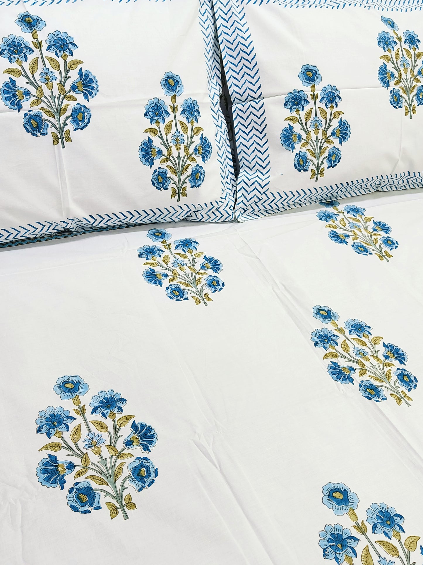 Bedsheet With King Size Pillow Cases