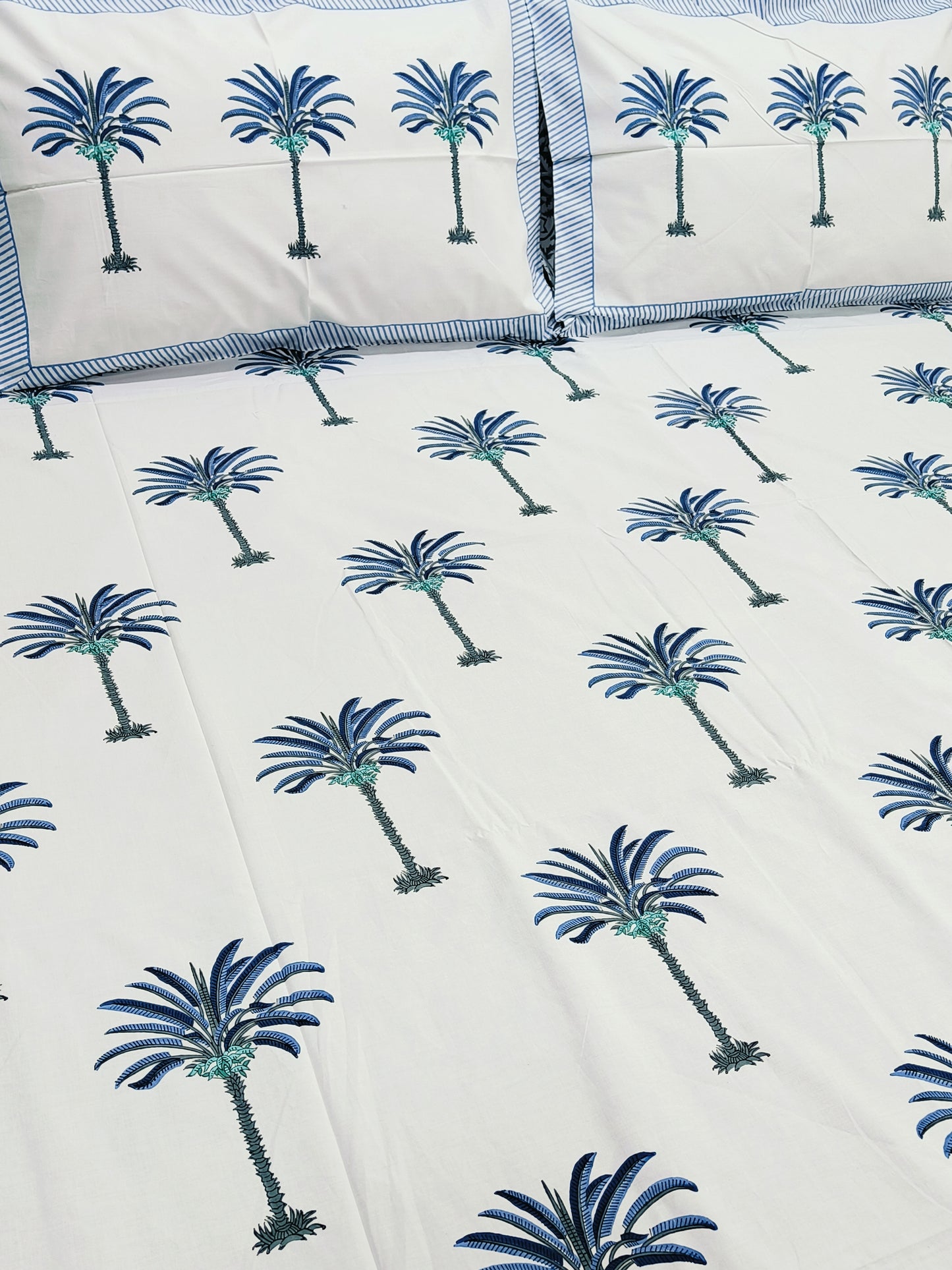 Bedsheet With King Size Pillow Cases