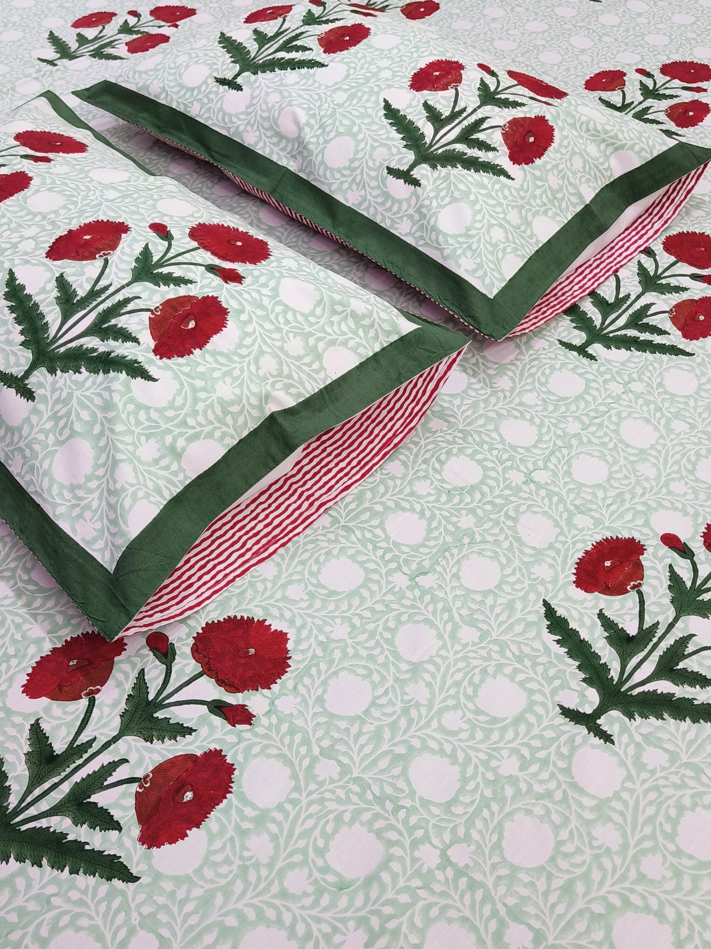 Bedsheet With King Size Pillow Cases