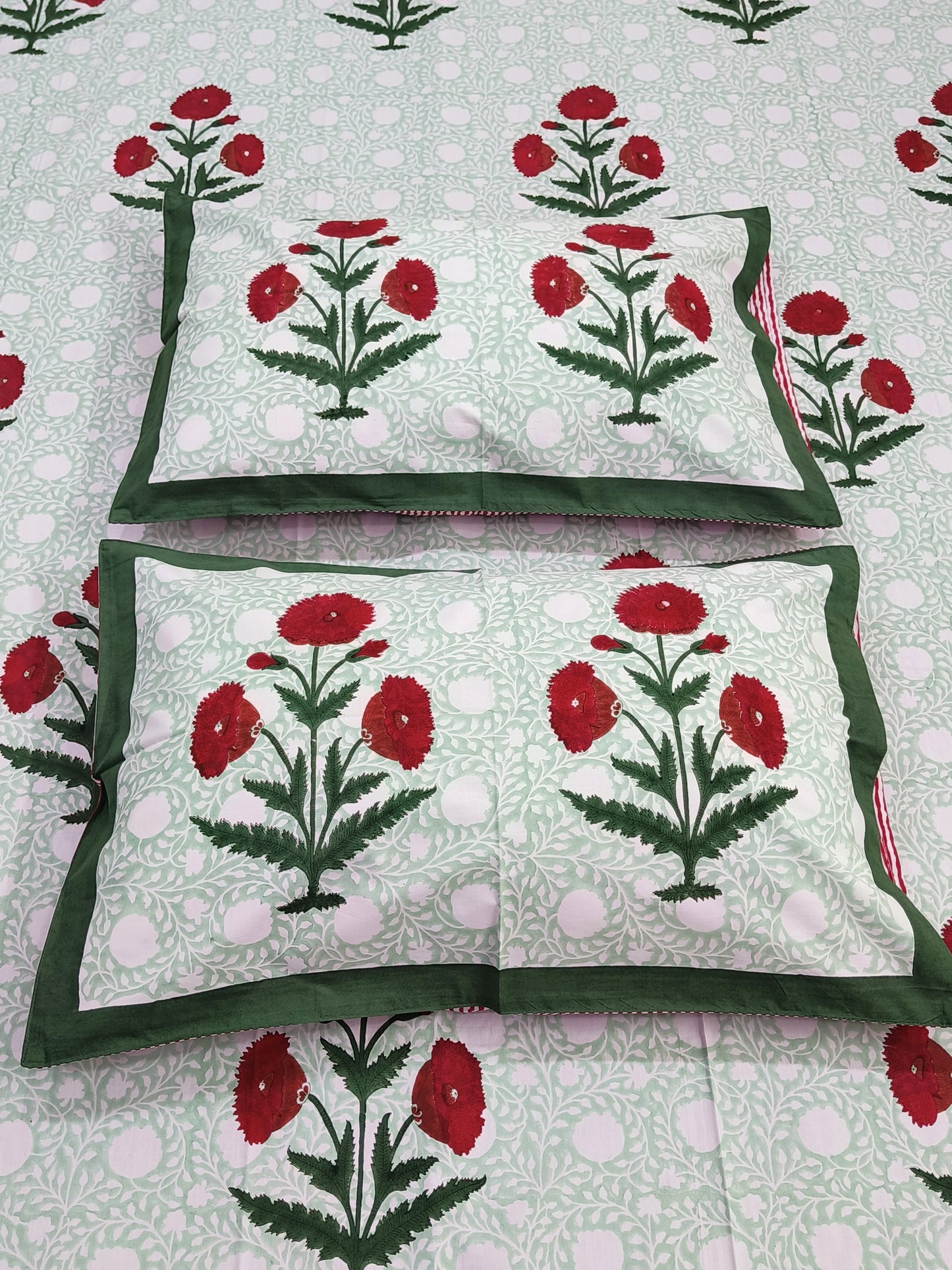 Bedsheet With King Size Pillow Cases