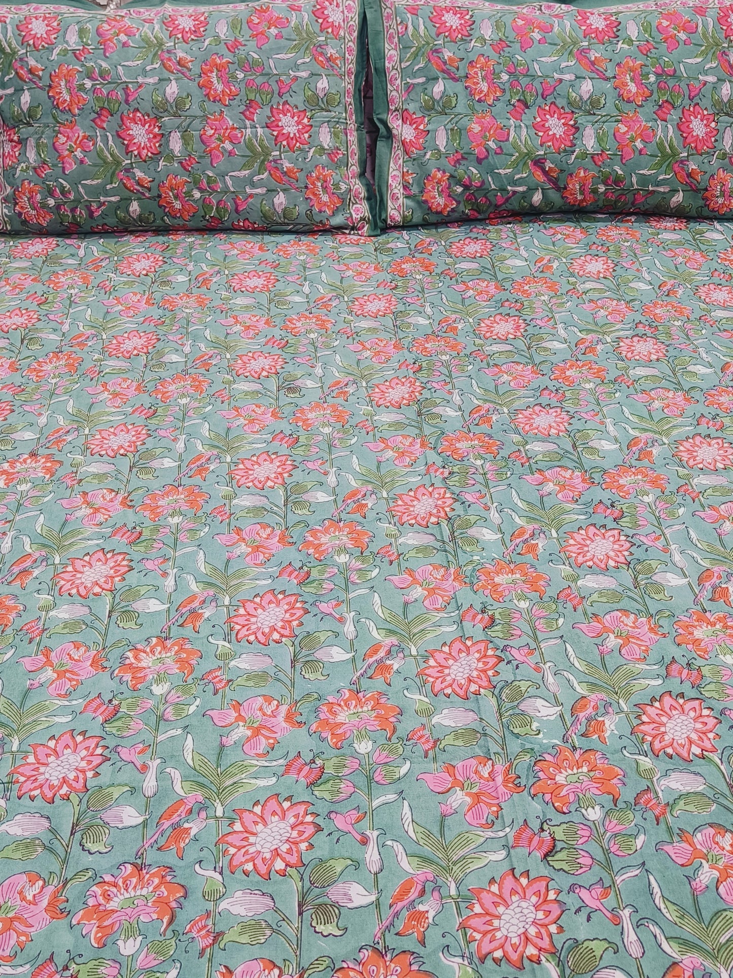 Bedsheet With King Size Pillow Cases