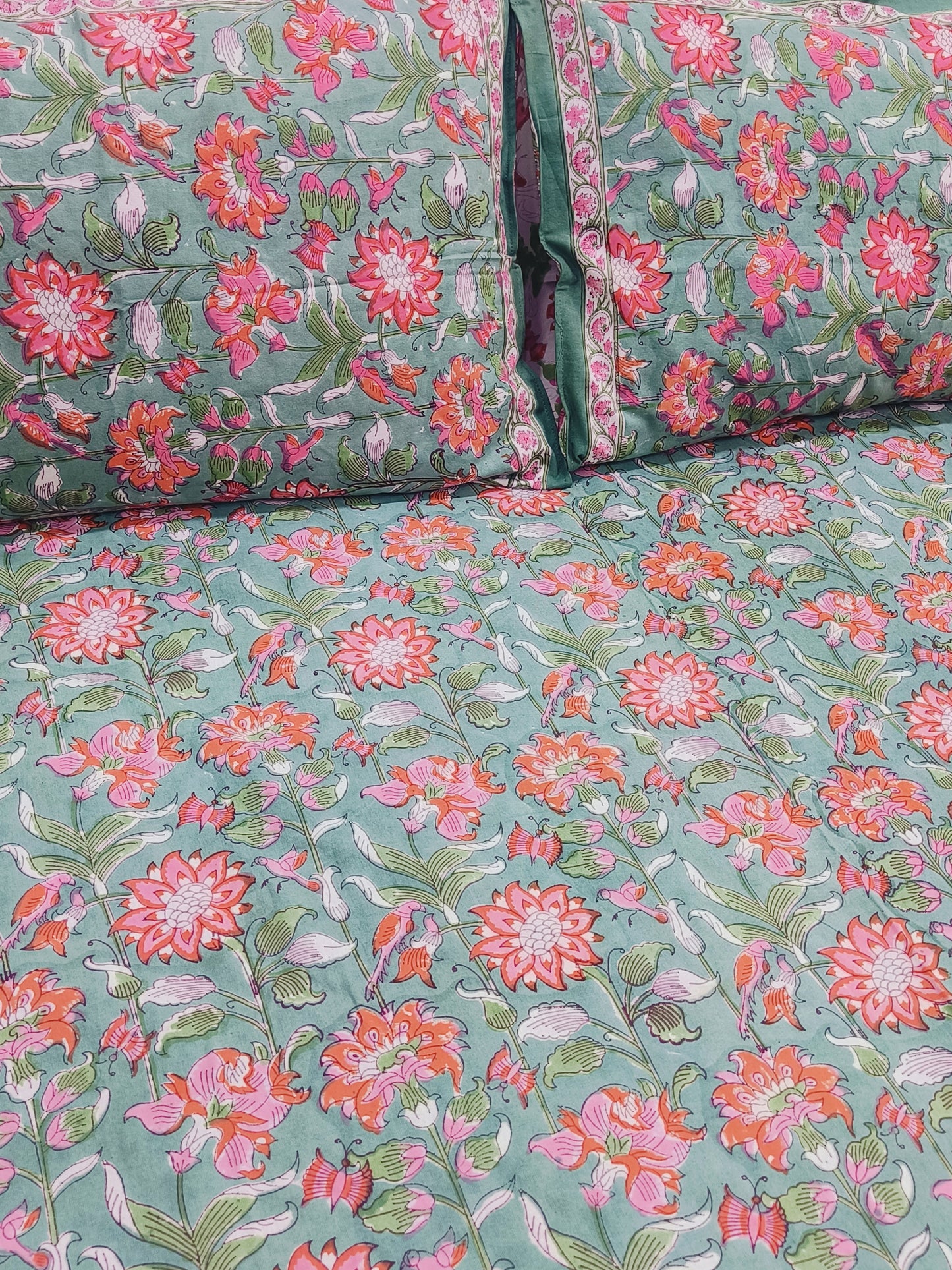 Bedsheet With King Size Pillow Cases