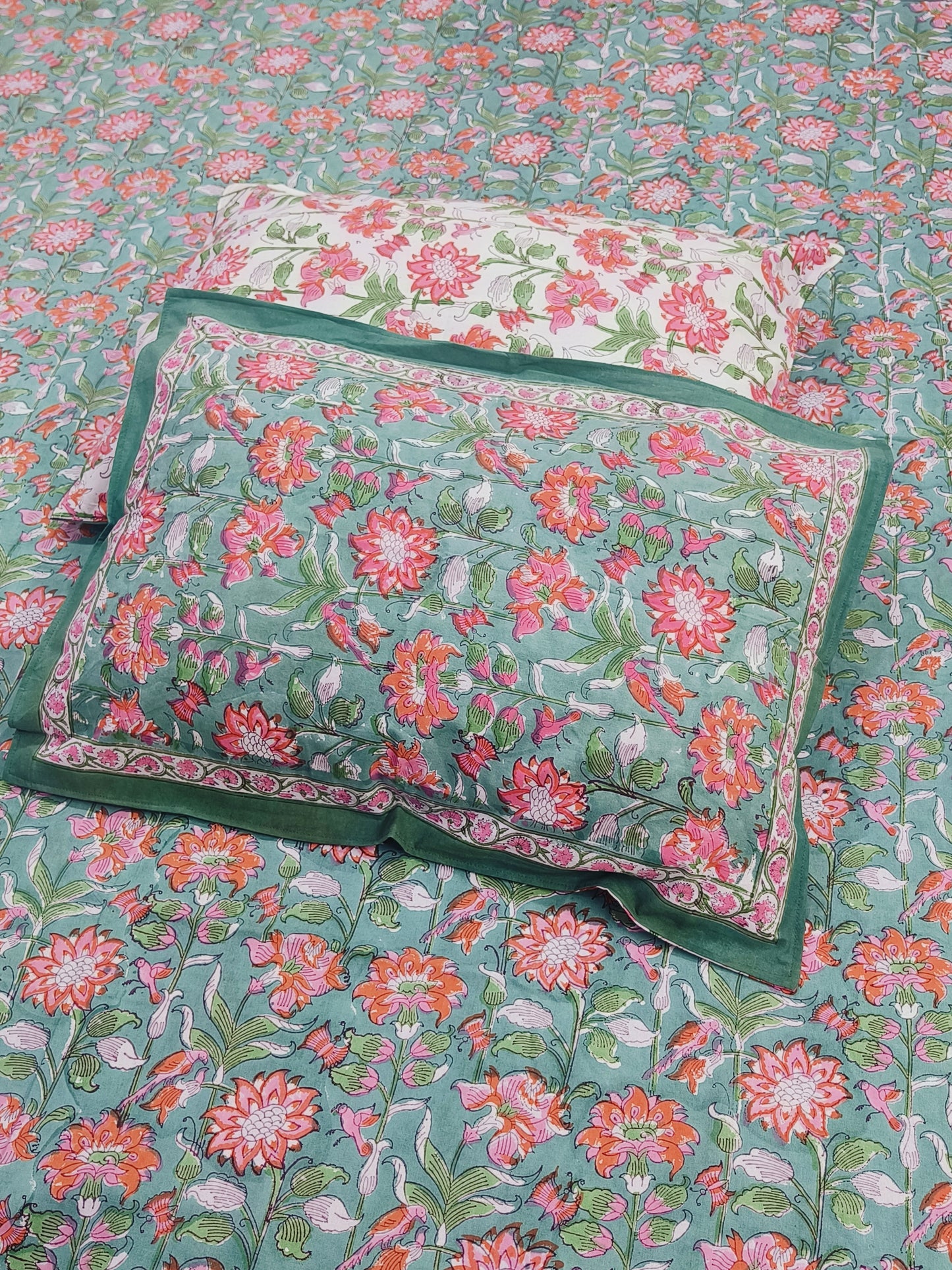 Bedsheet With King Size Pillow Cases