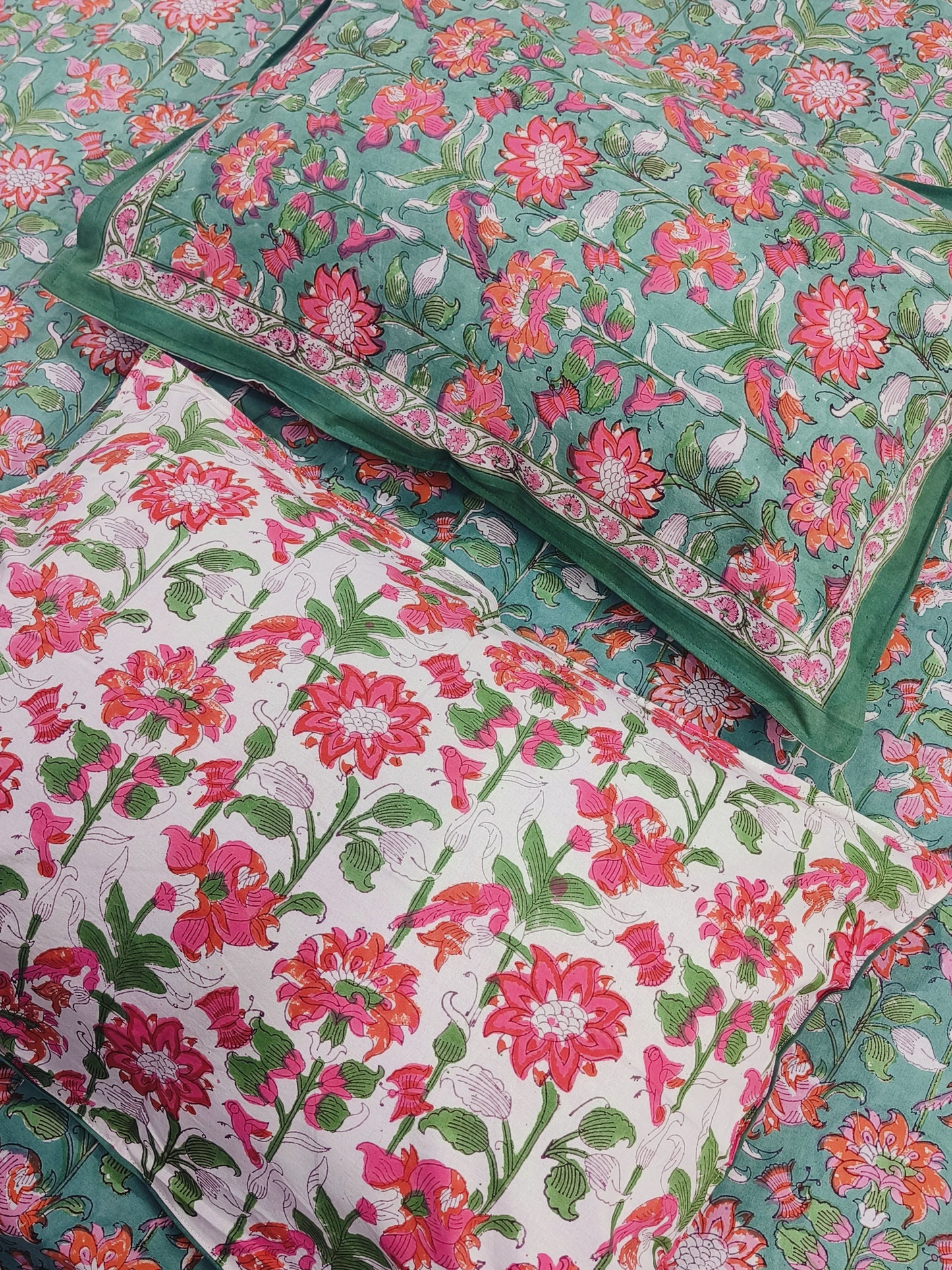 Bedsheet With King Size Pillow Cases