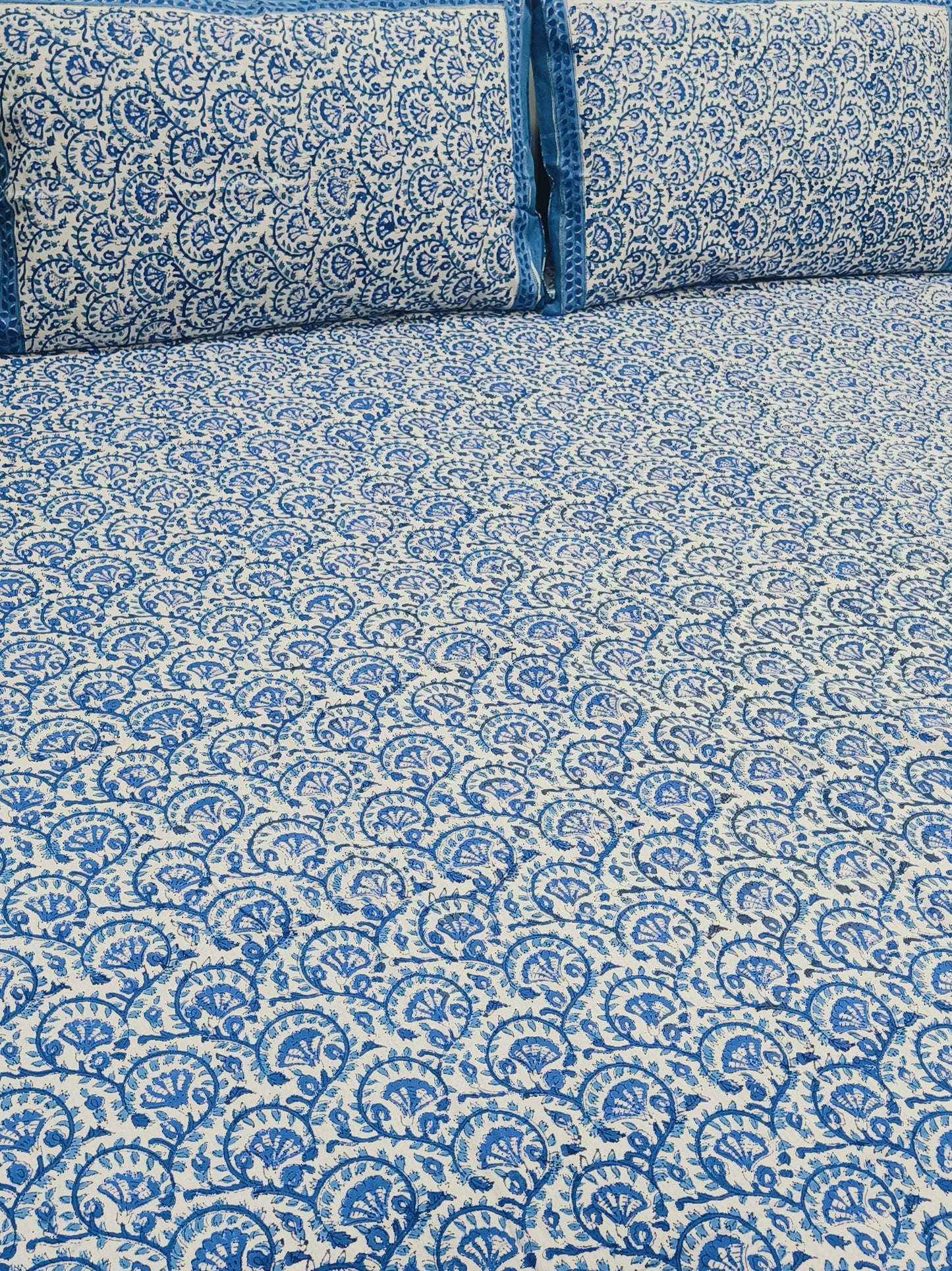 Bedsheet With King Size Pillow Cases