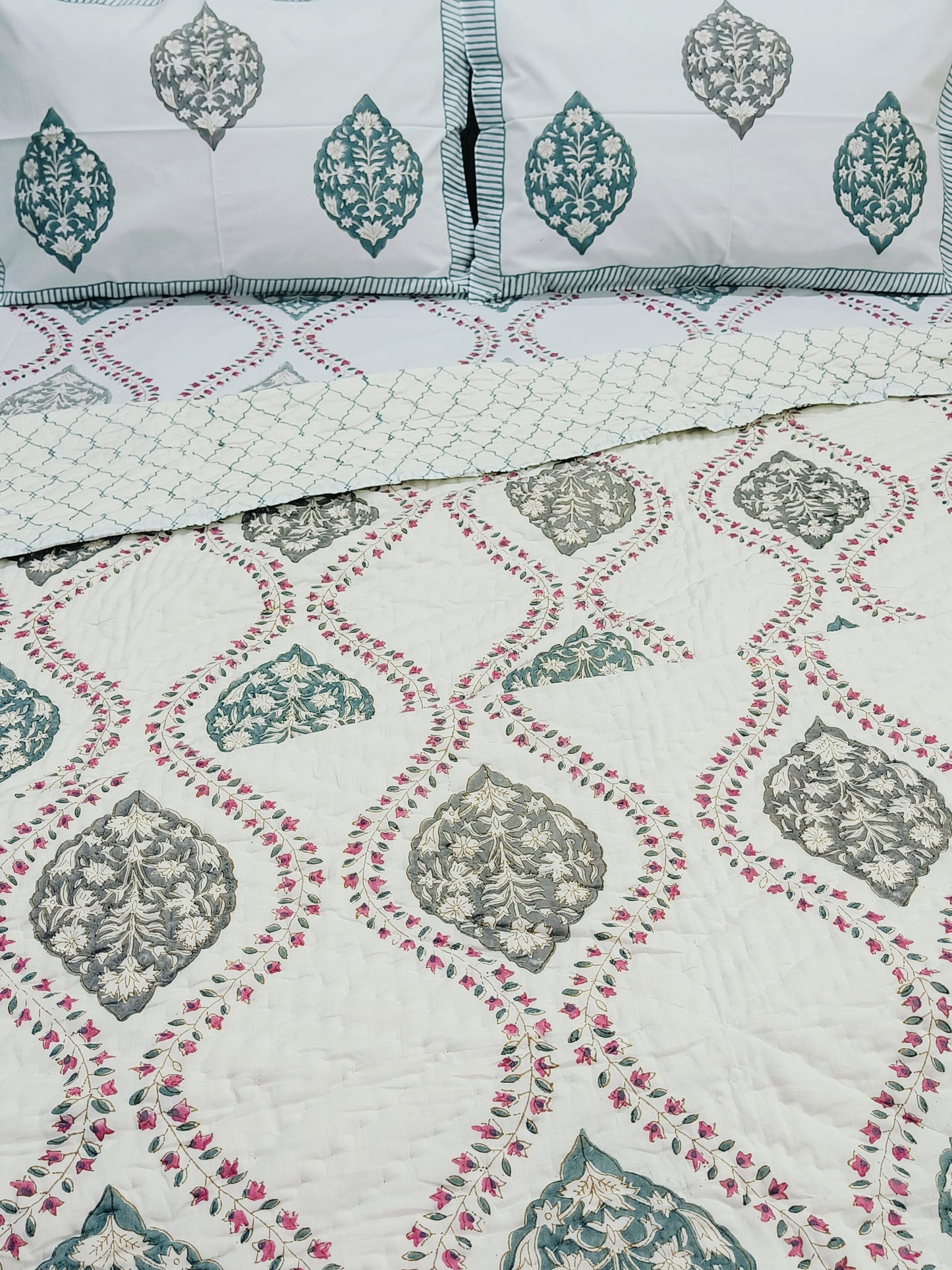 Bedding Sets with Quilts