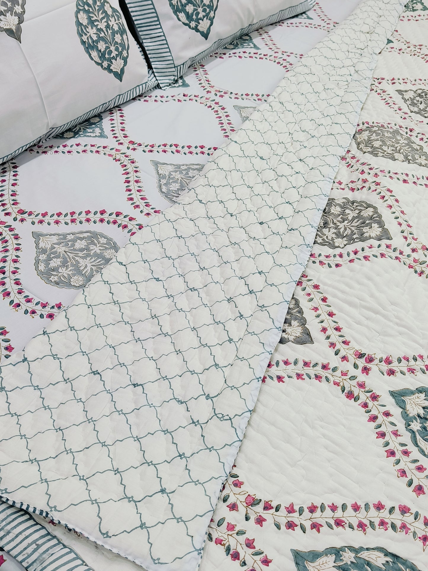 Bedding Sets with Quilts
